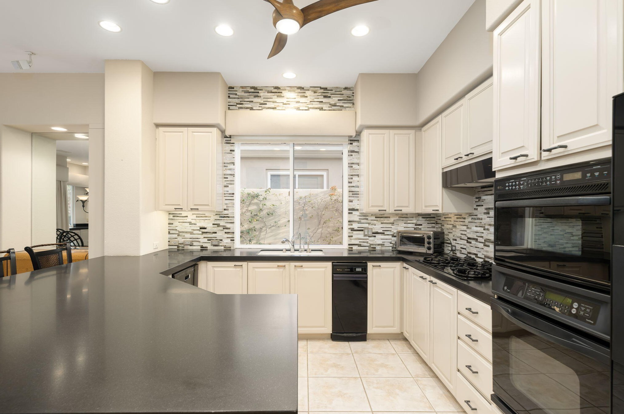 655 Mesa Grande Dr, Palm Desert, CA 92211-8984