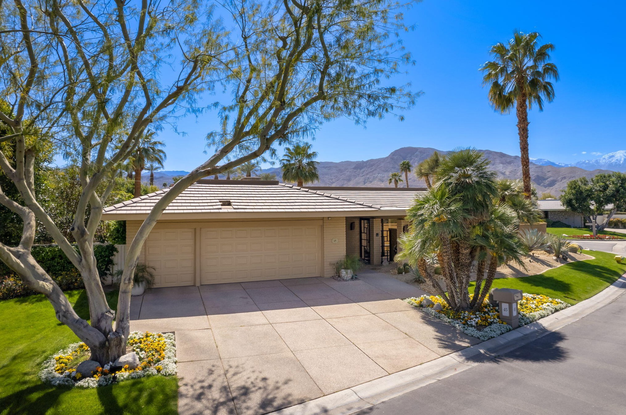45 Park Ln, Rancho Mirage, CA 92270