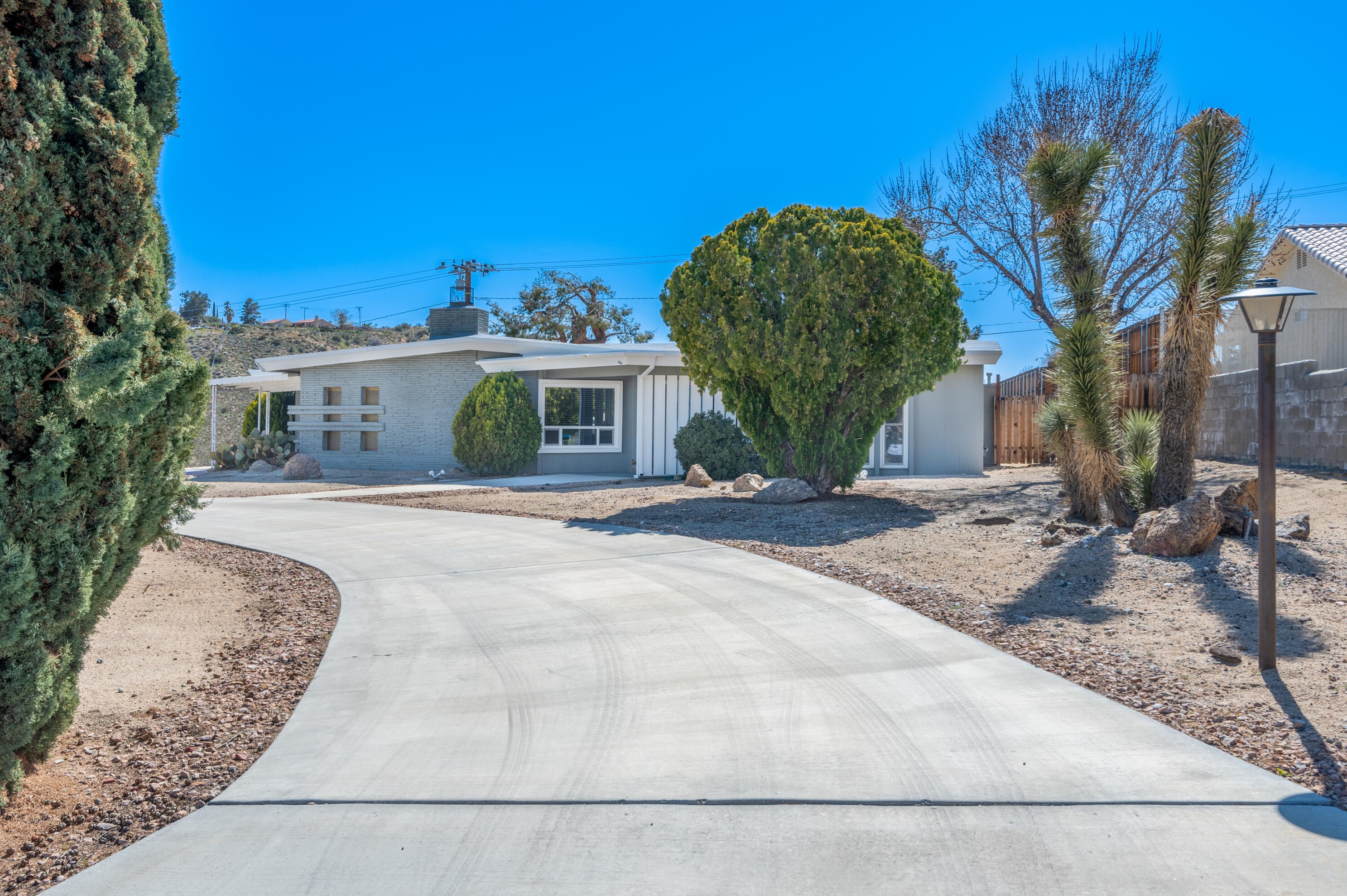 7588 San Remo Trl, Yucca Valley CA  92284-2354 exterior