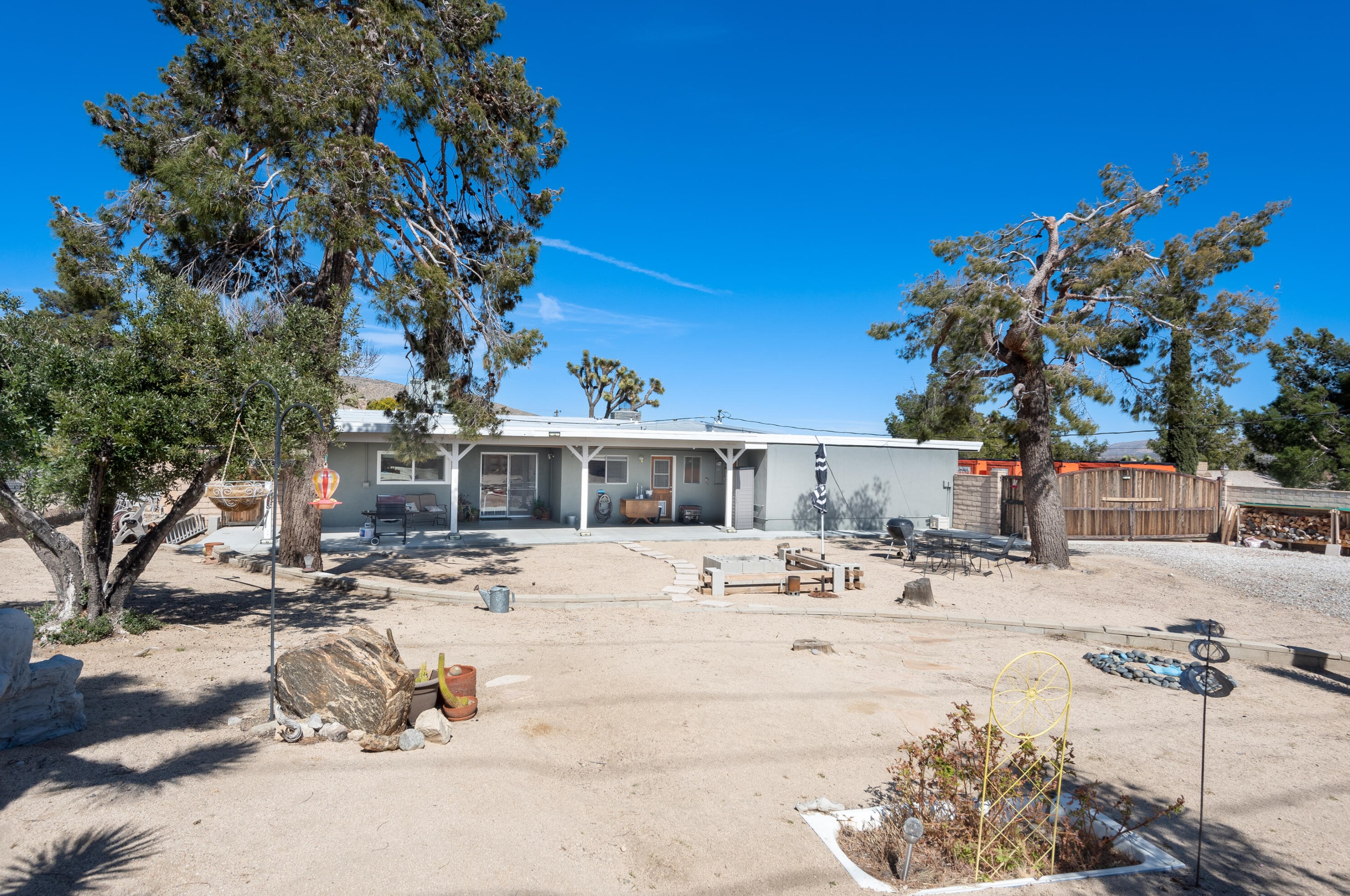 7588 San Remo Trl, Yucca Valley CA  92284-2354 exterior