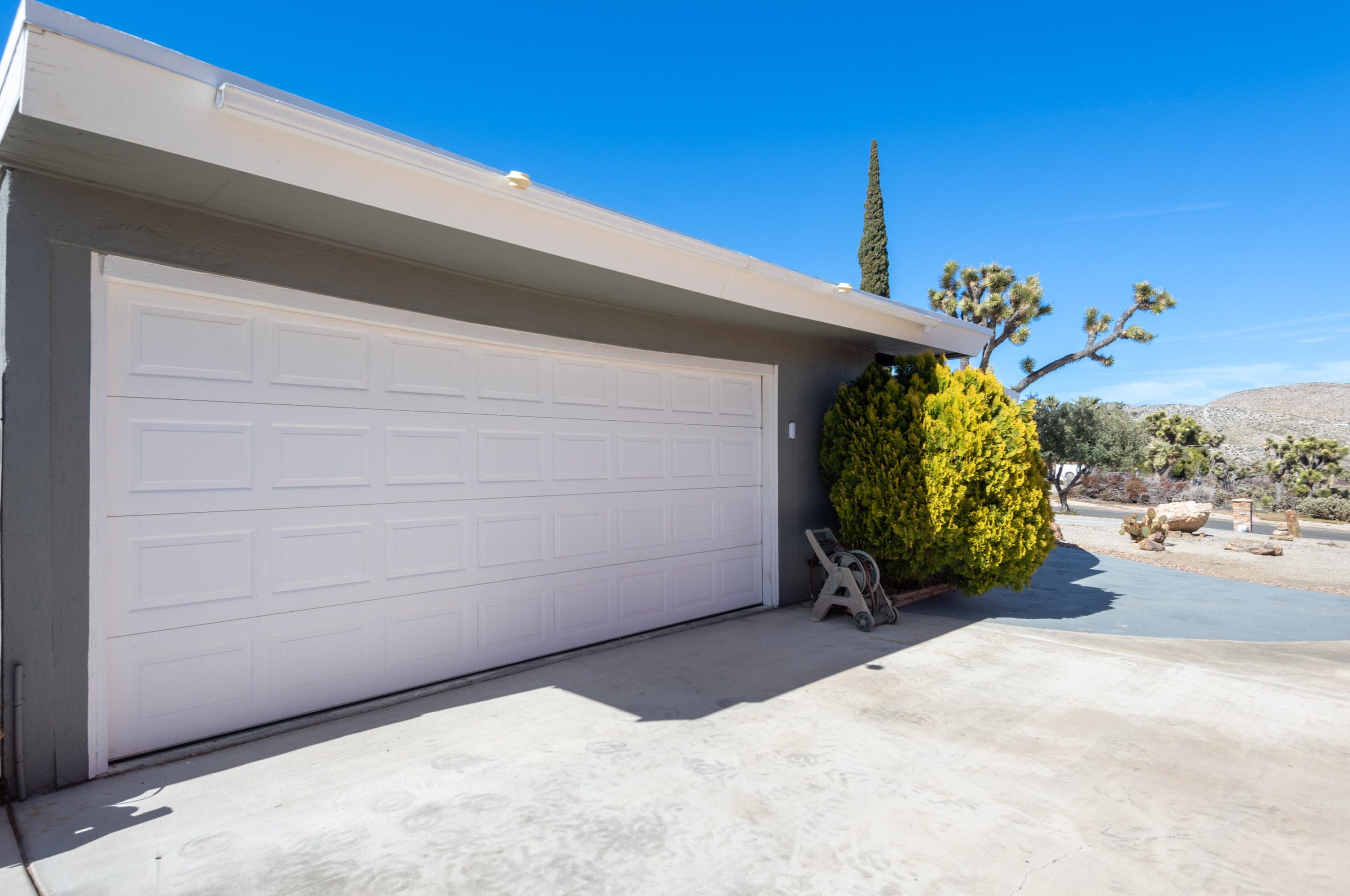 7588 San Remo Trl, Yucca Valley CA  92284-2354 exterior