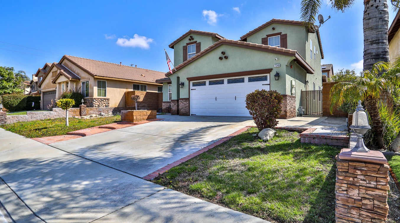7349 Foxglove Pl, Fontana, CA 92336-3187