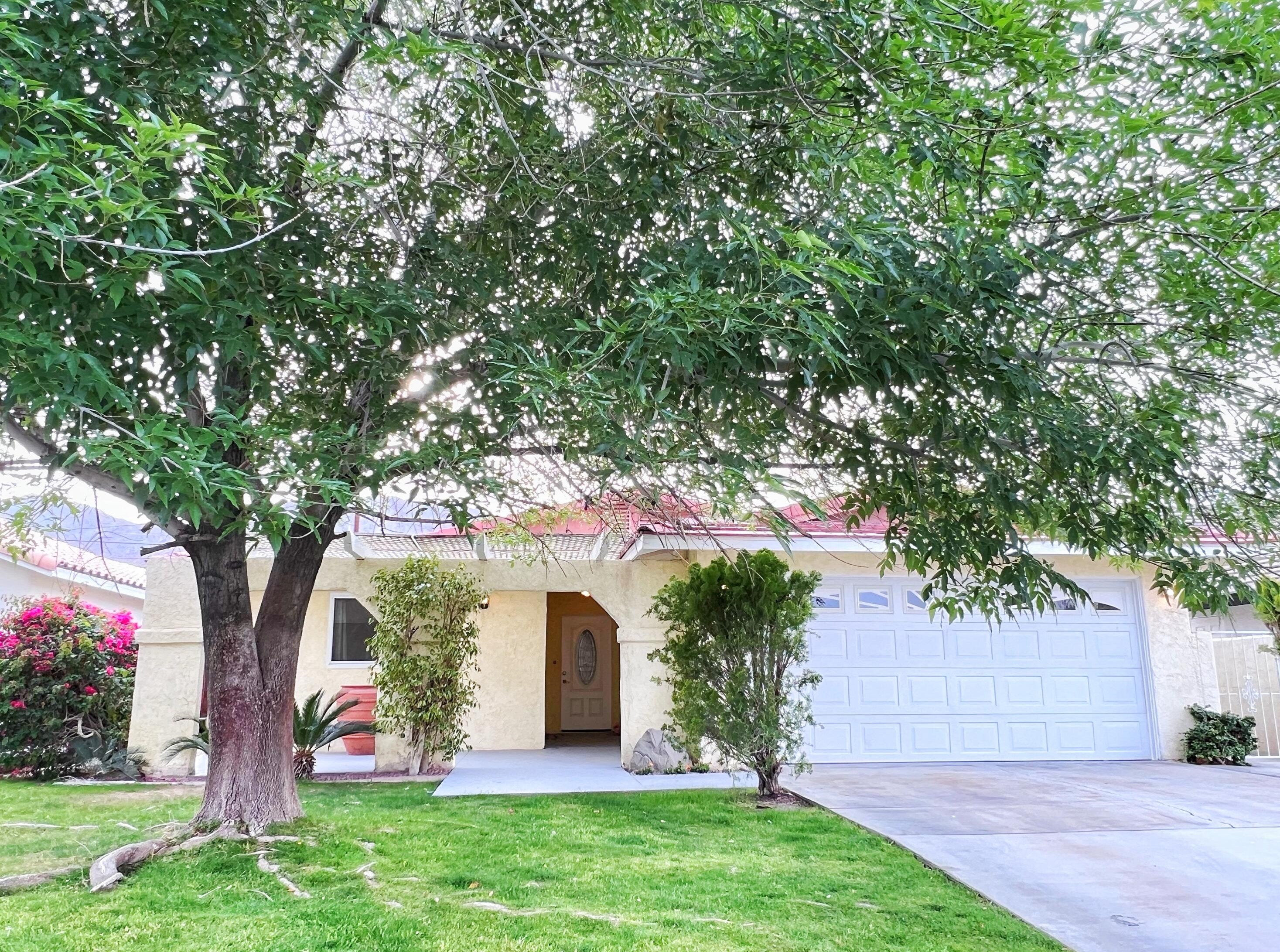 52445 Avenida Navarro, La Quinta, CA 92253-3281