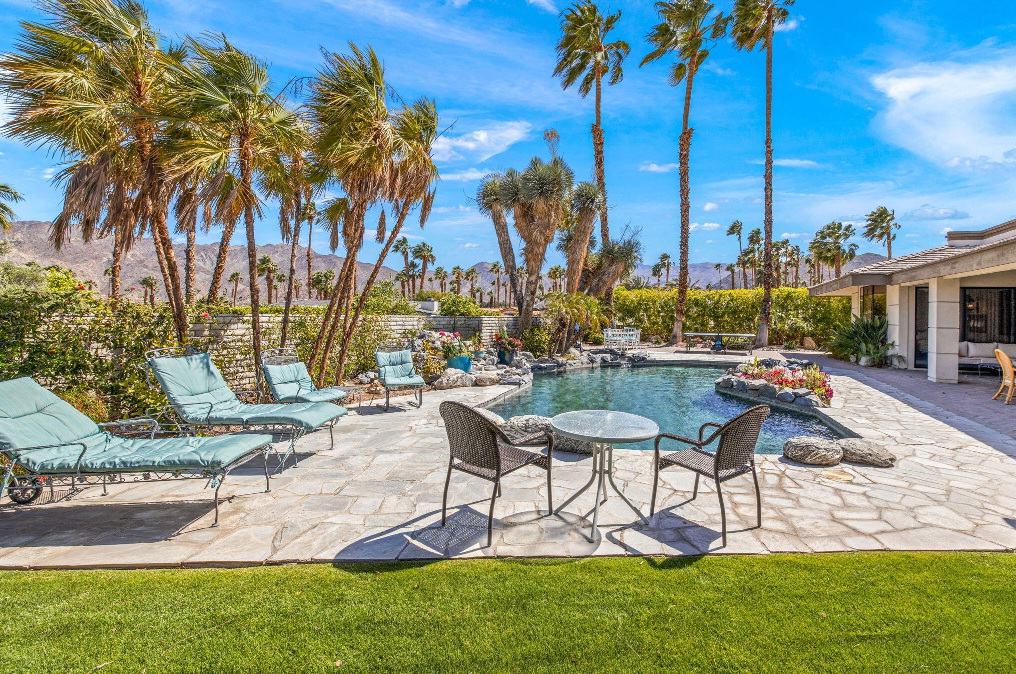 48330 Mariposa Dr, Palm Desert, CA 92260-6657