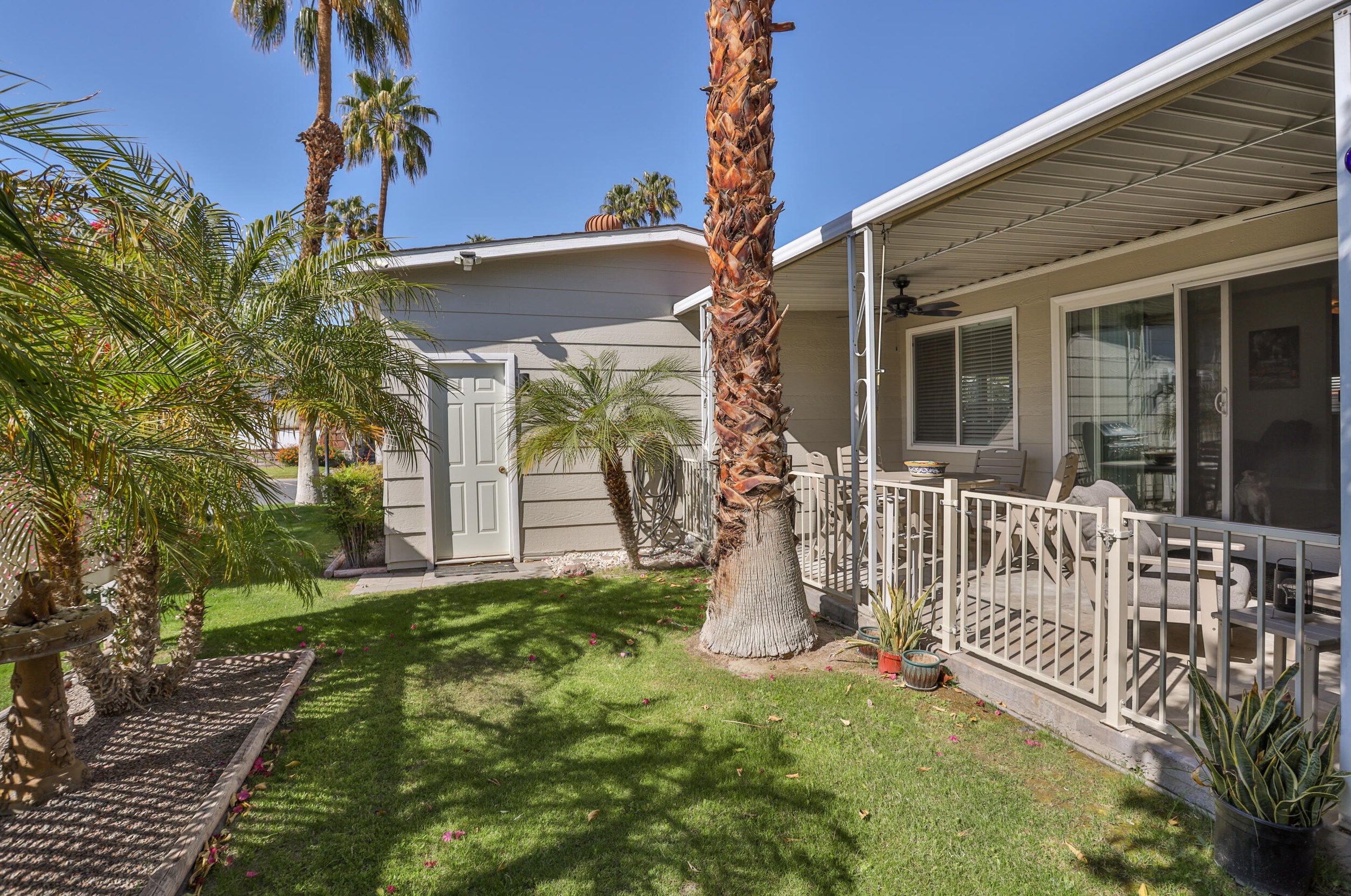 1096 Via Verde, Cathedral City CA  92234-4356 exterior