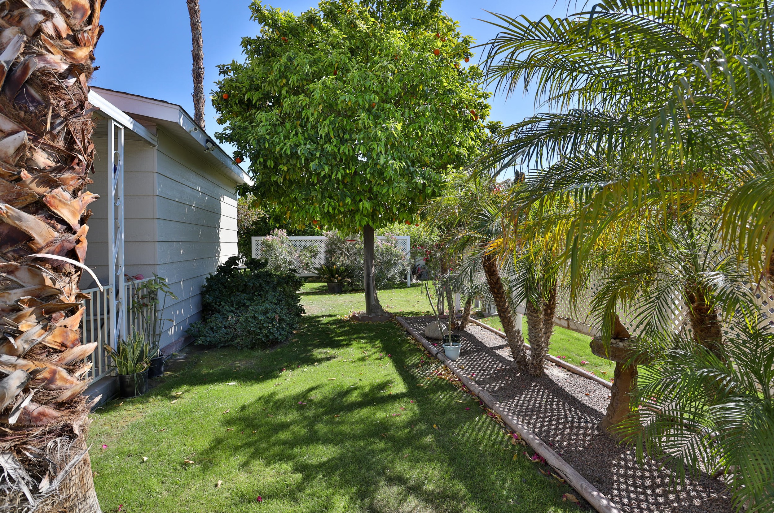 1096 Via Verde, Cathedral City CA  92234-4356 exterior