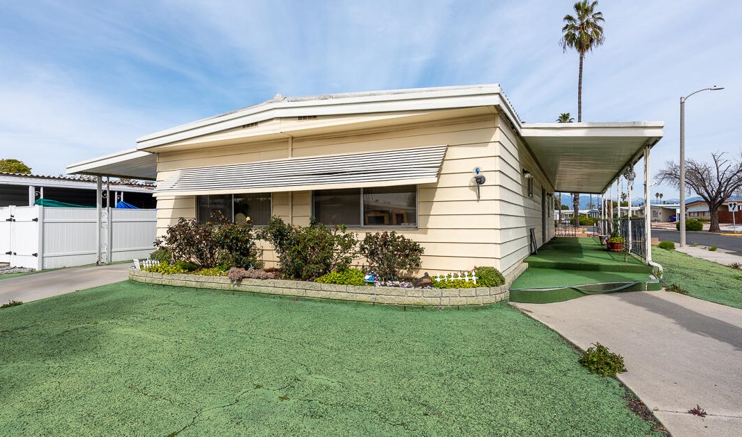 890 Lyon Ave, Hemet, CA 92543-6870