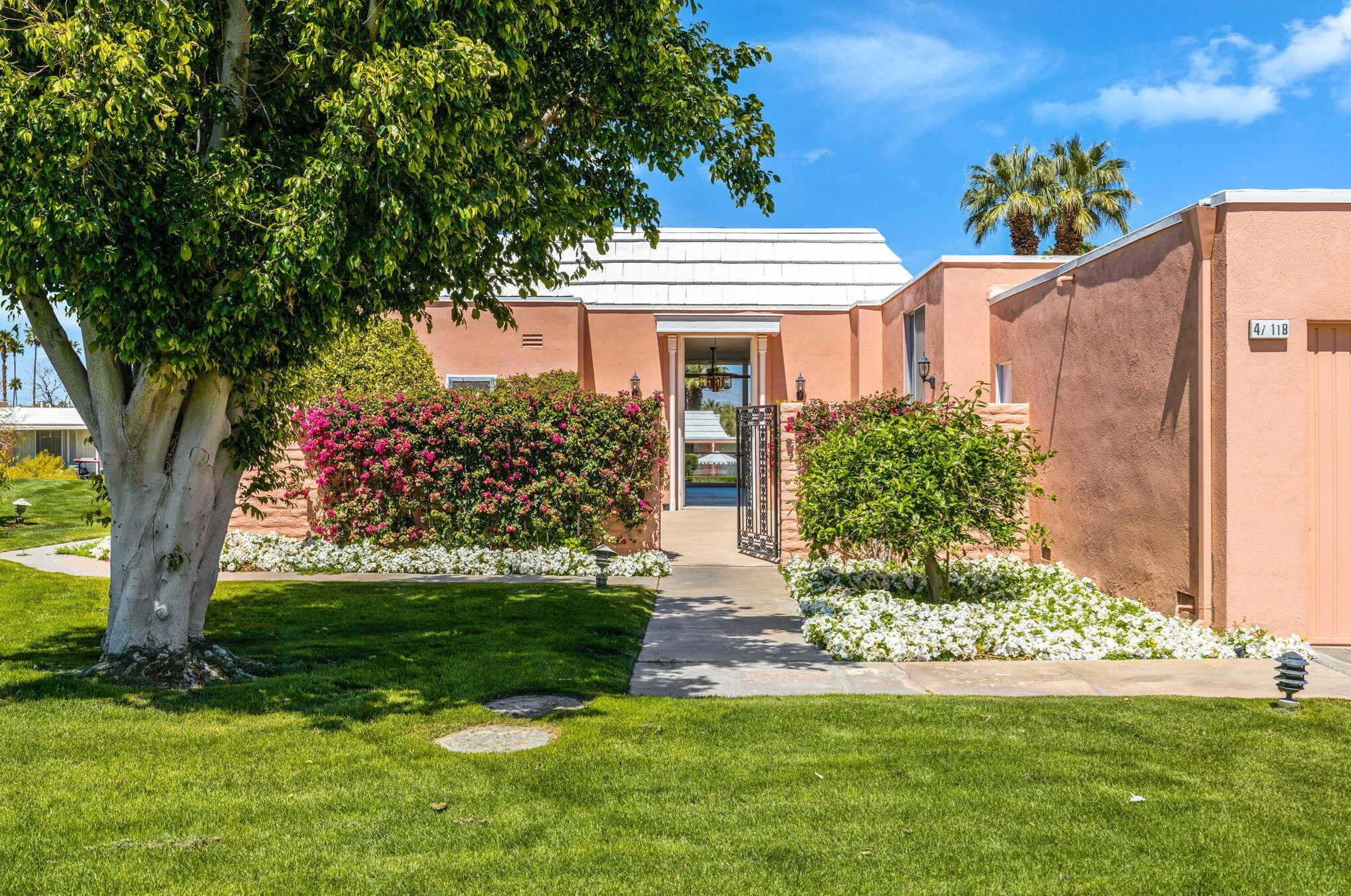 47118 El Menara Cir, Palm Desert, CA 92260-5810