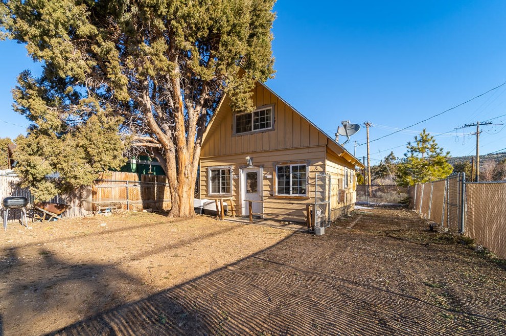 2199 1st Ln, Big Bear City, CA 92314