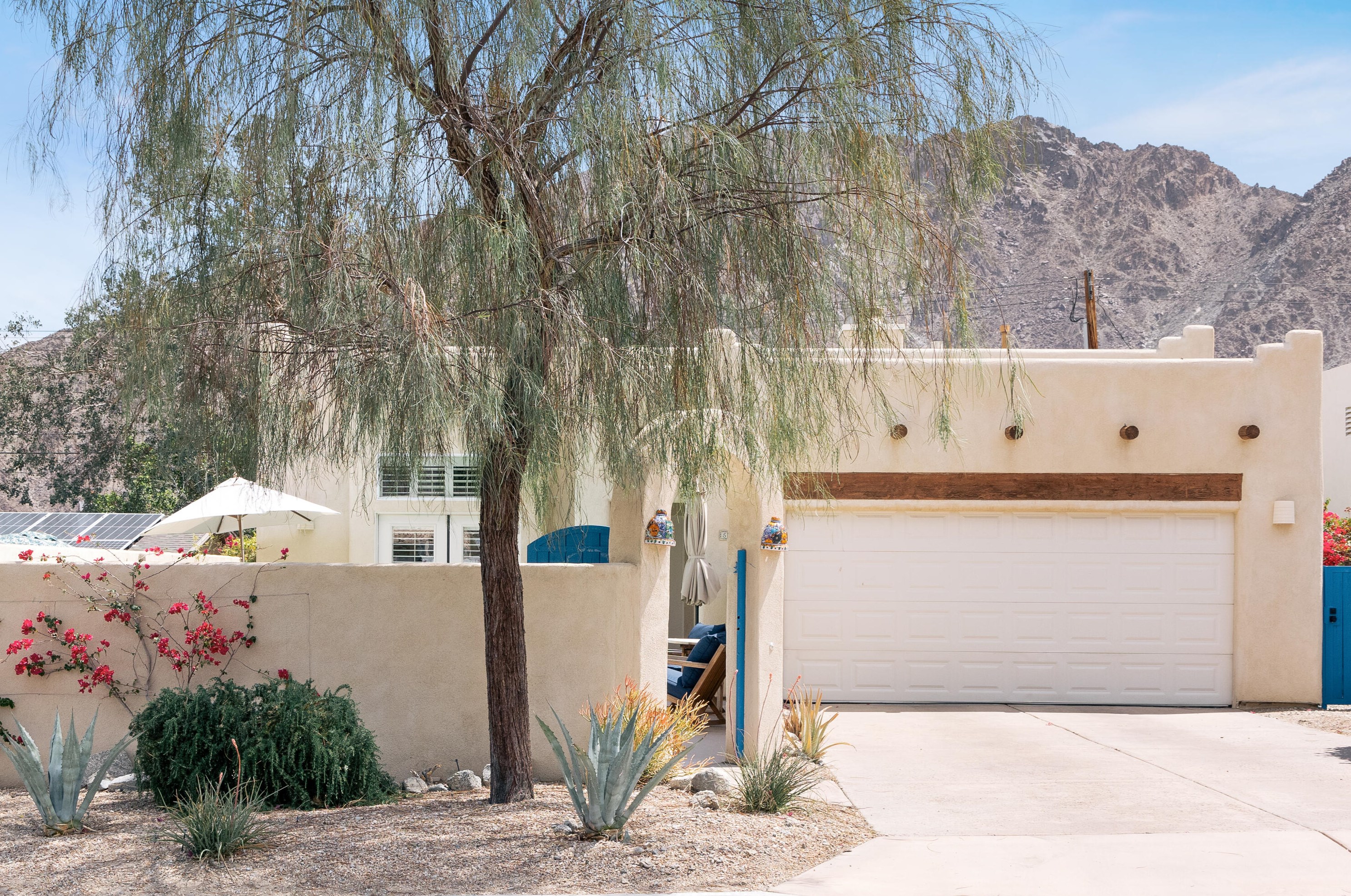 53660 Avenida Mendoza, La Quinta CA  92253-3574 exterior