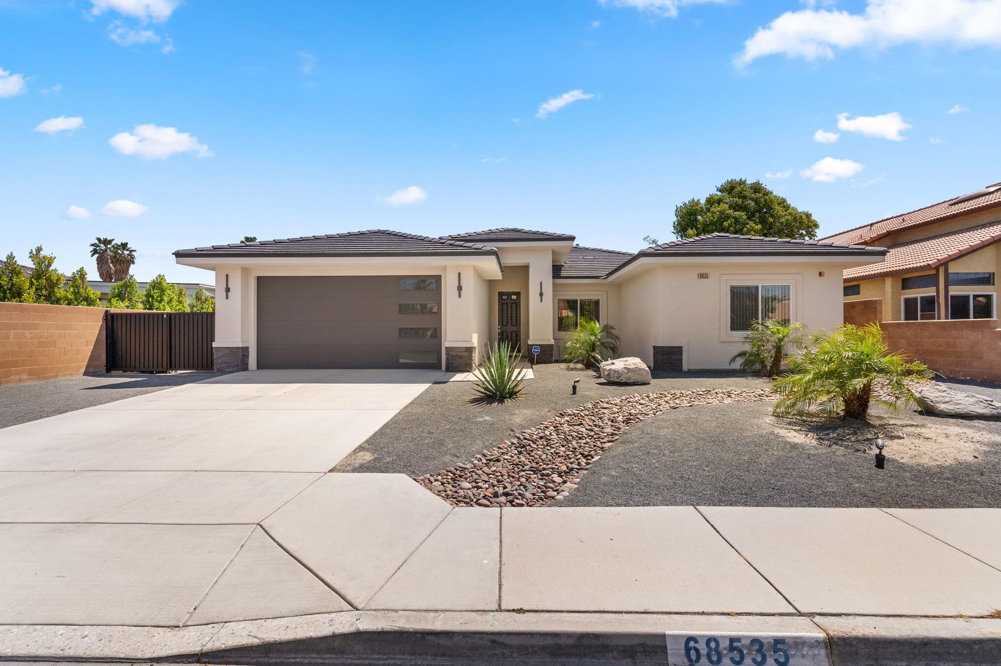 68535 30th Ave, Cathedral City CA  92234-5828 exterior