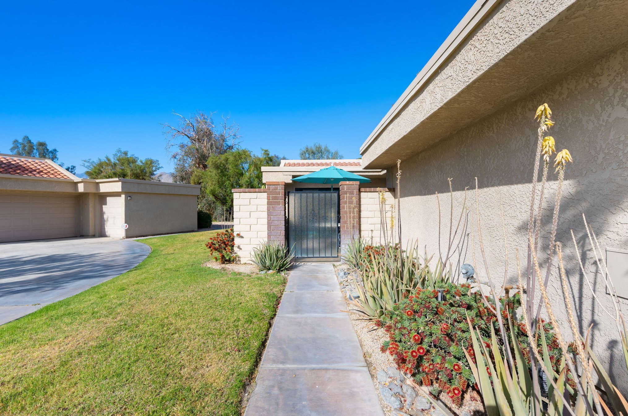 68295 Village Dr, Cathedral City CA  92234-6745 exterior