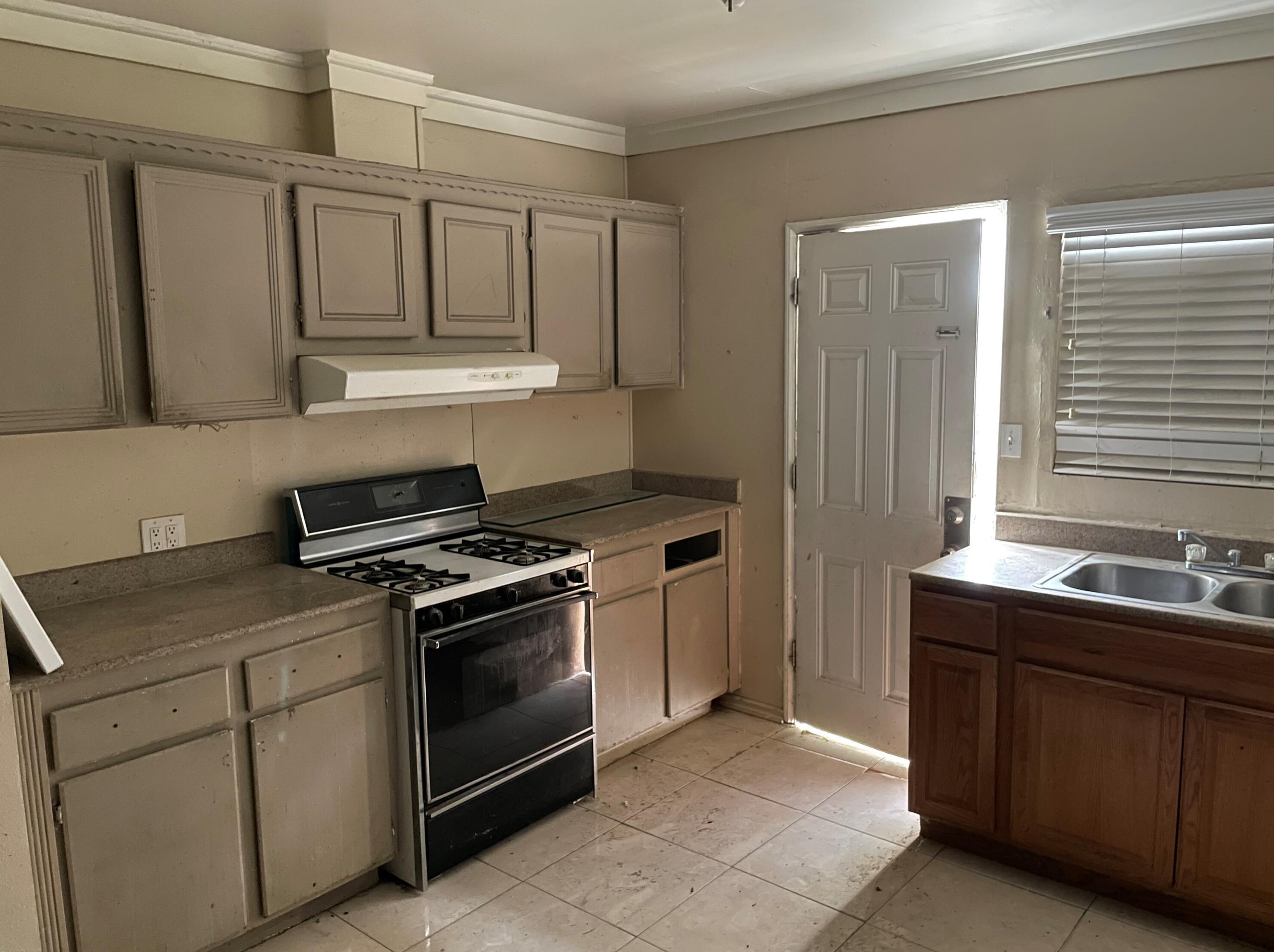 382 Iowa Ave, Riverside, CA 92507