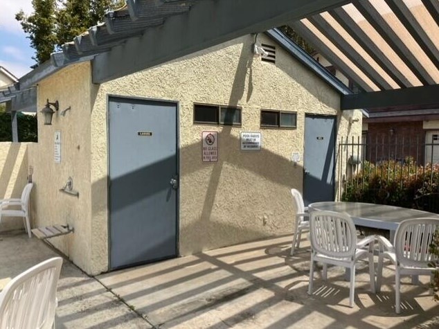 18435 Keswick St, Los Angeles CA  91335-7218 exterior
