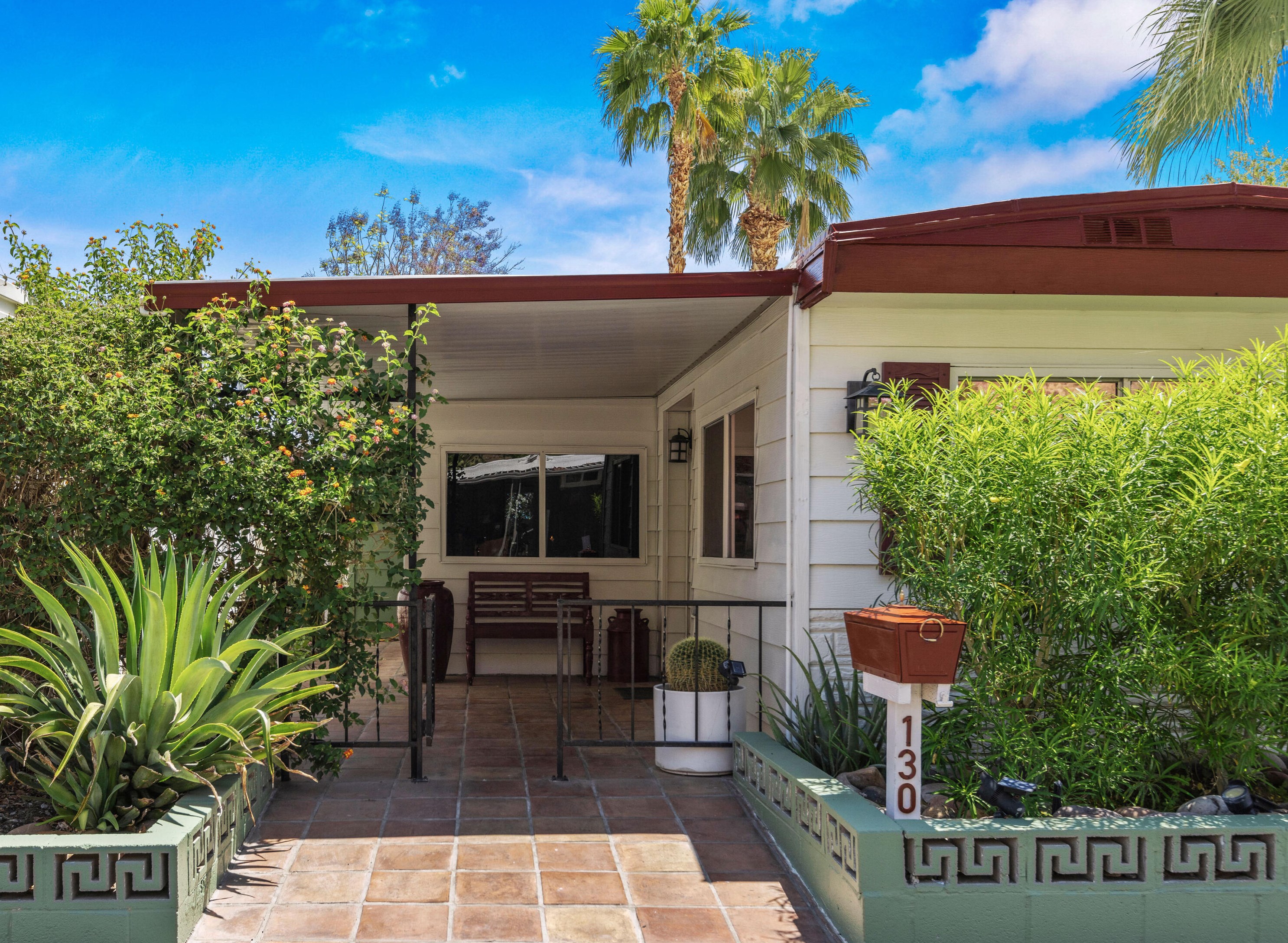 130 Valley Dr, Palm Springs, CA 92264