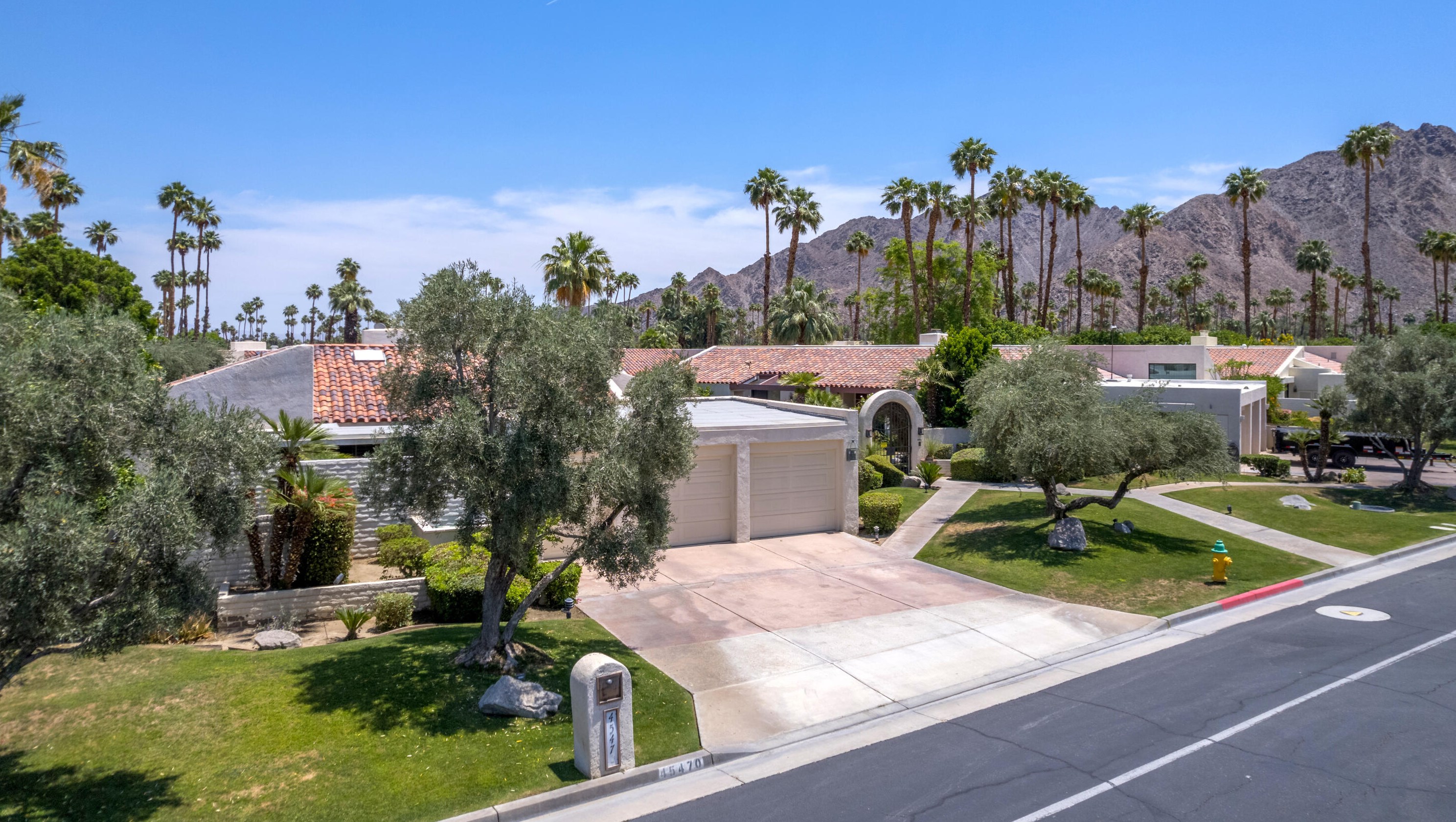 45470 Club Dr, Palm Desert, CA 92210-8864