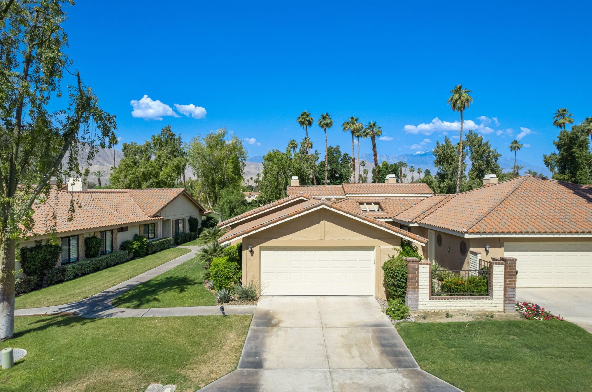 237 Santa Barbara Cir, Palm Desert, CA 92260