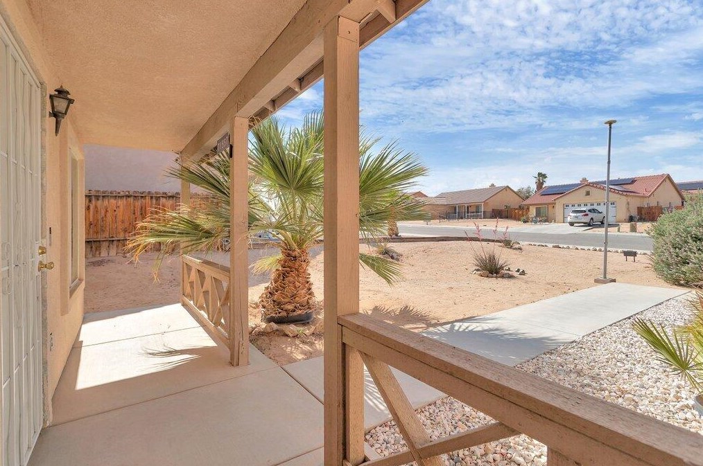 71557 Sun Valley Dr, Twntynine Plm, CA 92277-4085