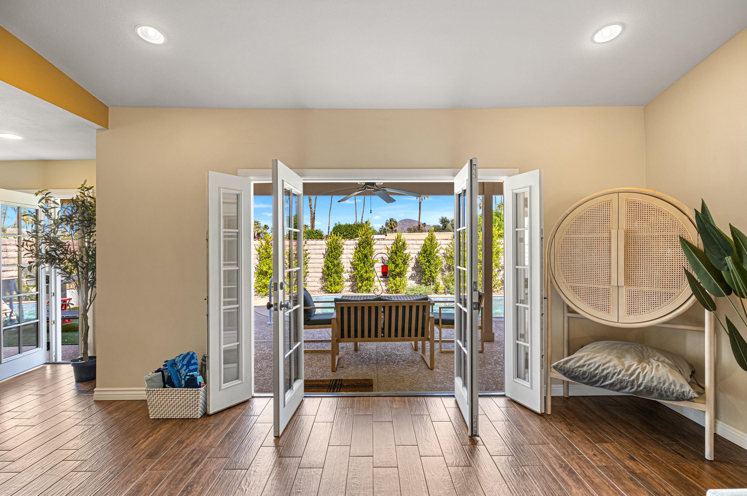 46060 Shadow Mountain Dr, Palm Desert CA  92260-5322 exterior