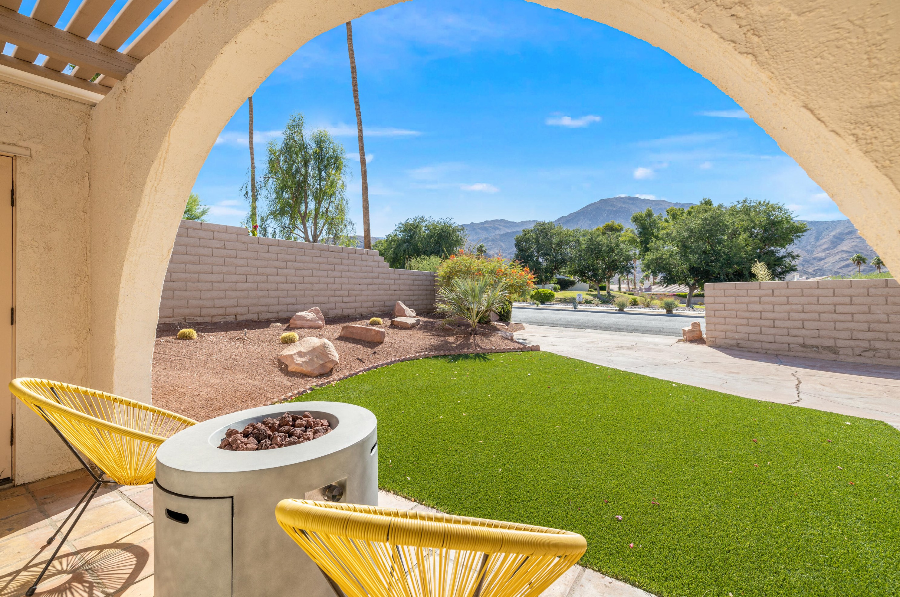 46060 Shadow Mountain Dr, Palm Desert CA  92260-5322 exterior
