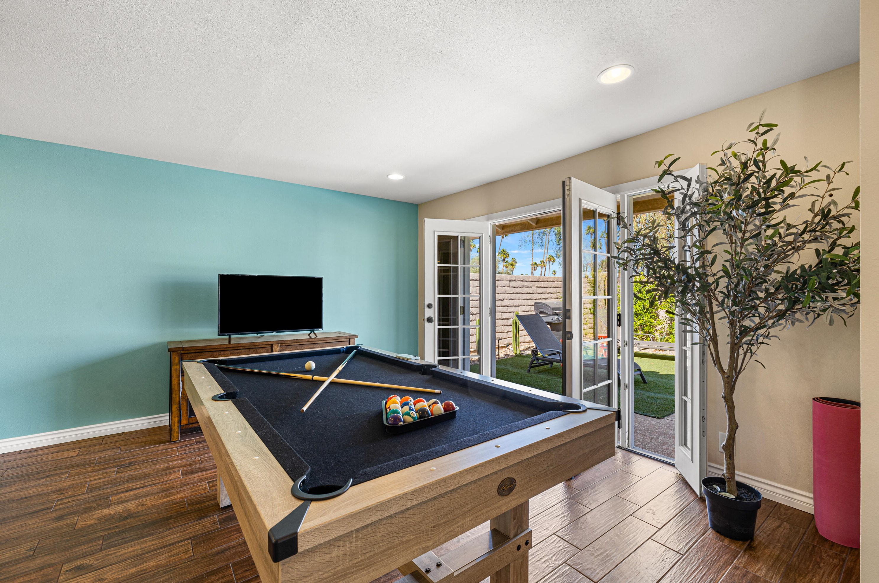46060 Shadow Mountain Dr, Palm Desert CA  92260-5322 exterior