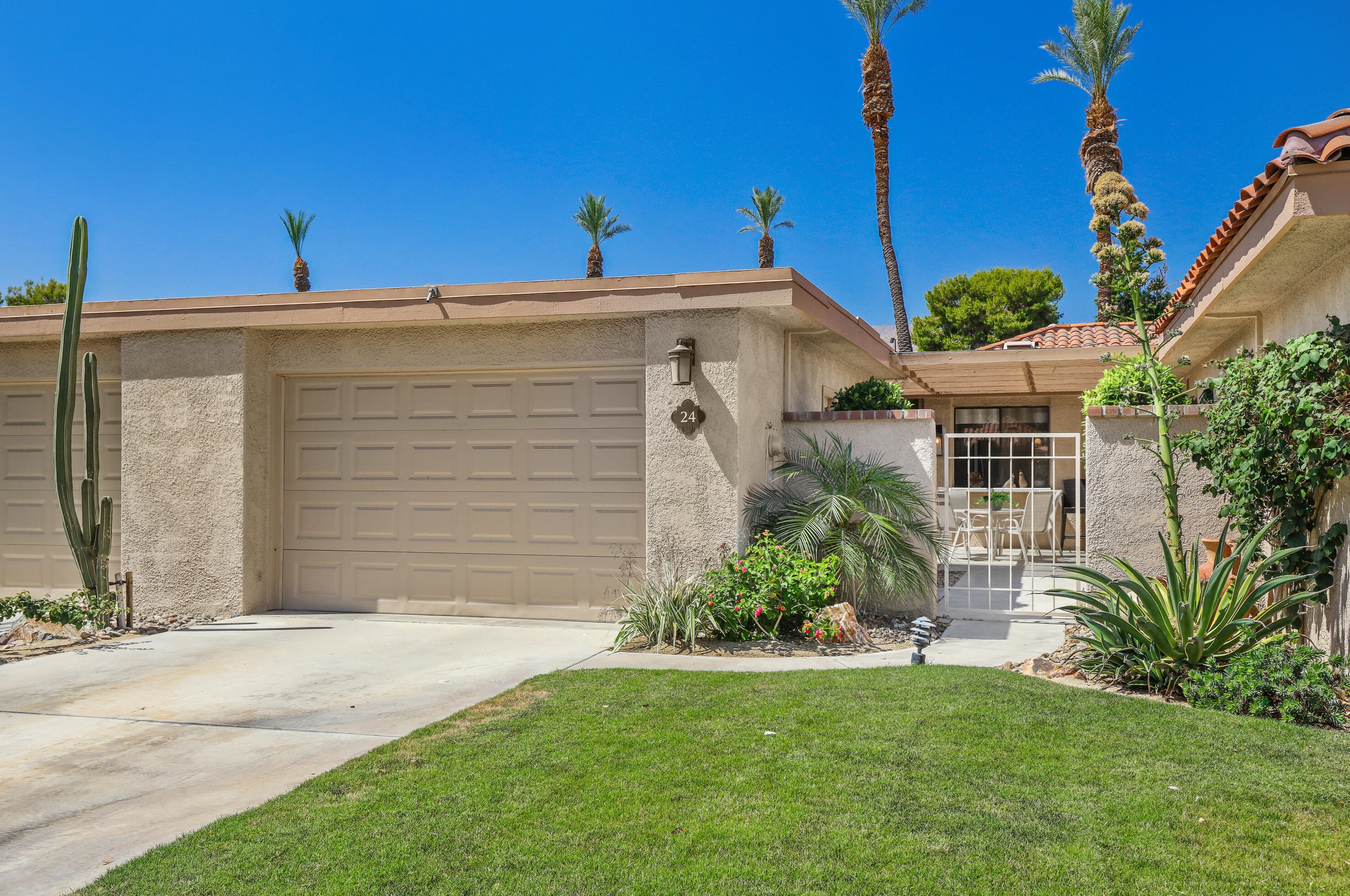 24 Palma Dr, Rancho Mirage, CA 92270
