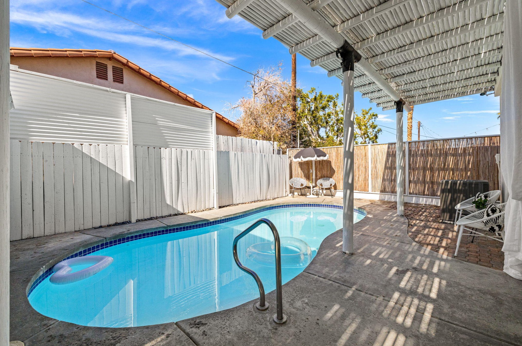 52815 Avenida Alvarado, La Quinta CA  92253-3318 exterior