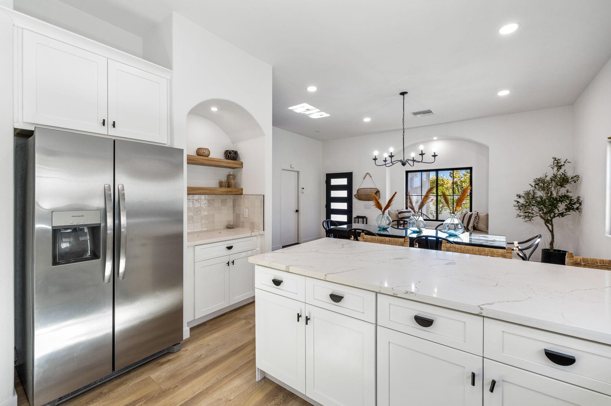 52815 Avenida Alvarado, La Quinta CA  92253-3318 exterior