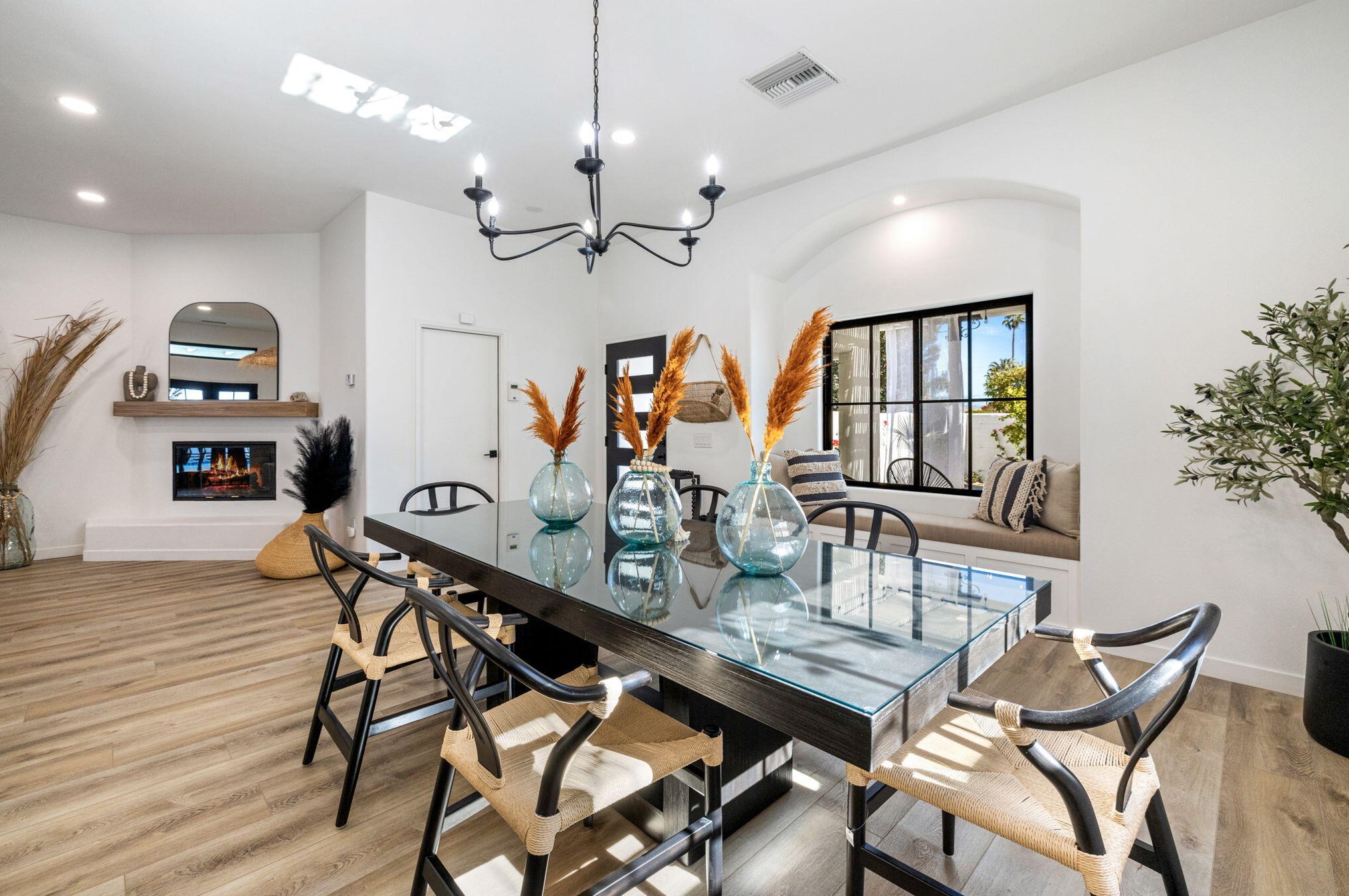 52815 Avenida Alvarado, La Quinta CA  92253-3318 exterior