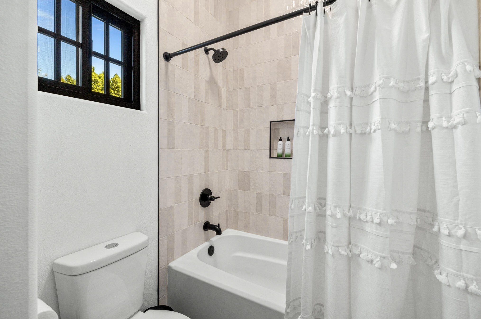 52815 Avenida Alvarado, La Quinta CA  92253-3318 exterior
