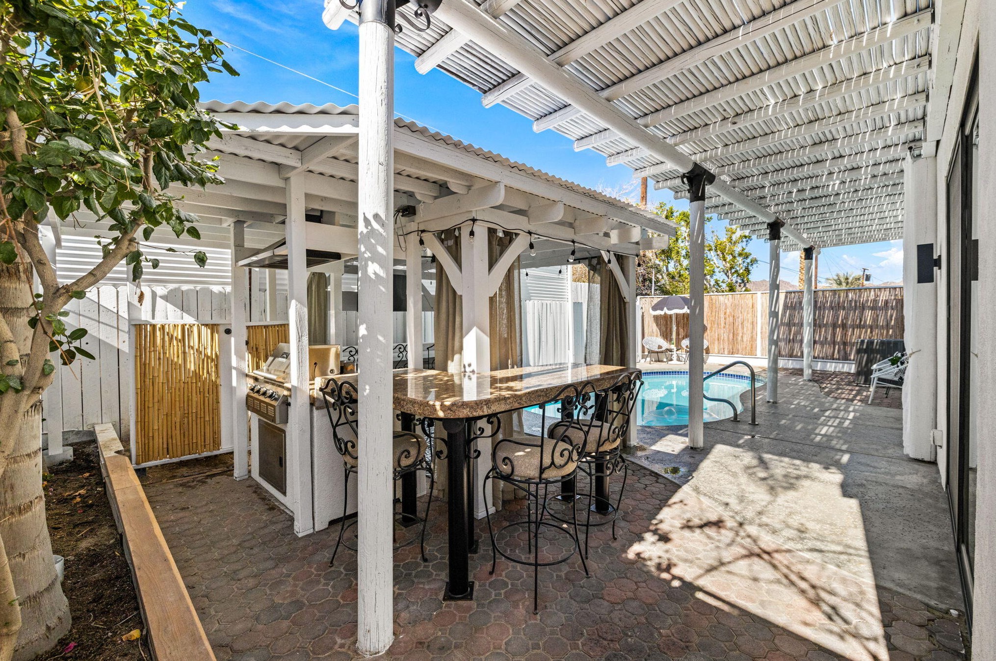 52815 Avenida Alvarado, La Quinta CA  92253-3318 exterior