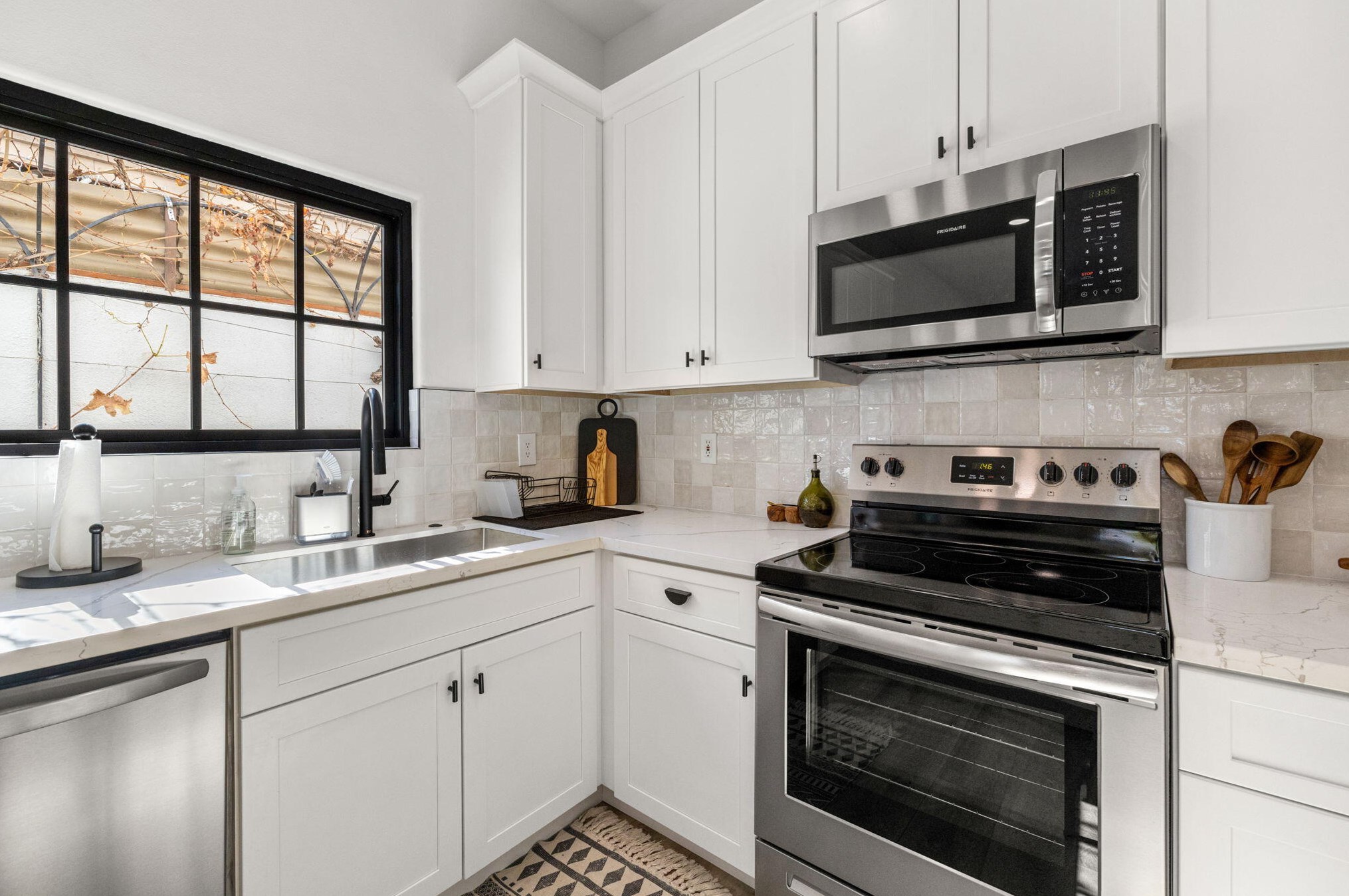 52815 Avenida Alvarado, La Quinta CA  92253-3318 exterior