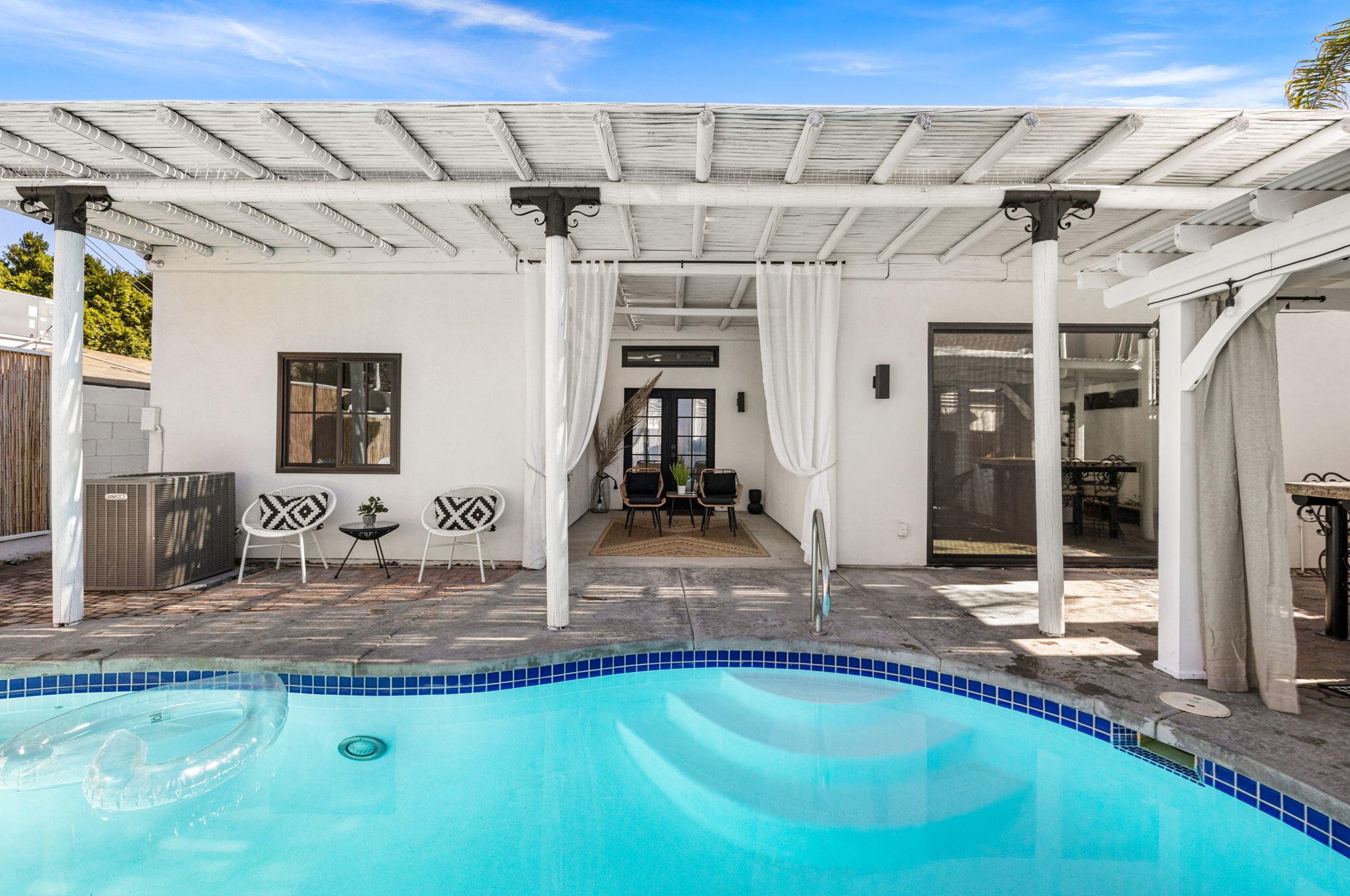 52815 Avenida Alvarado, La Quinta CA  92253-3318 exterior