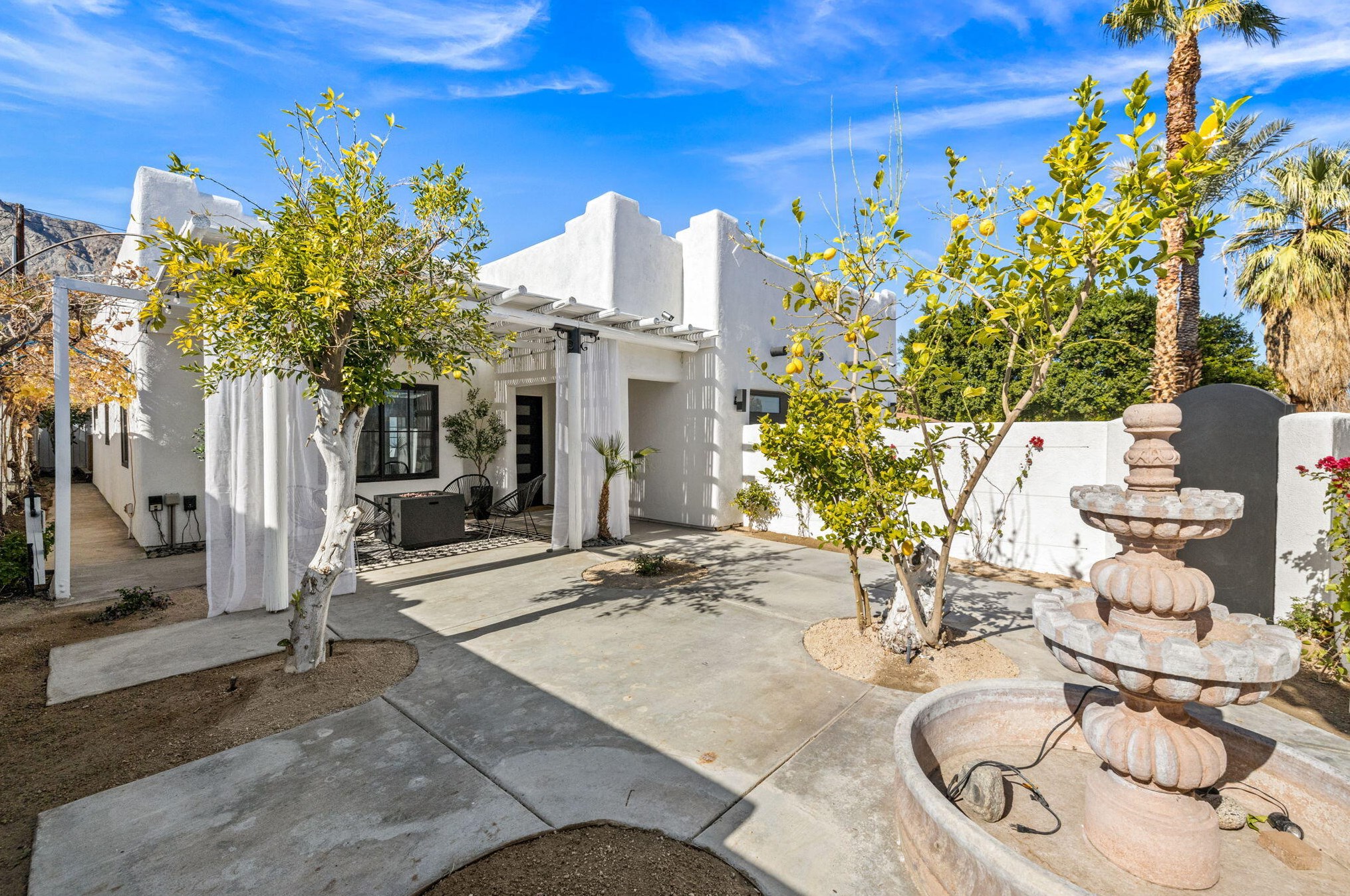 52815 Avenida Alvarado, La Quinta CA  92253-3318 exterior