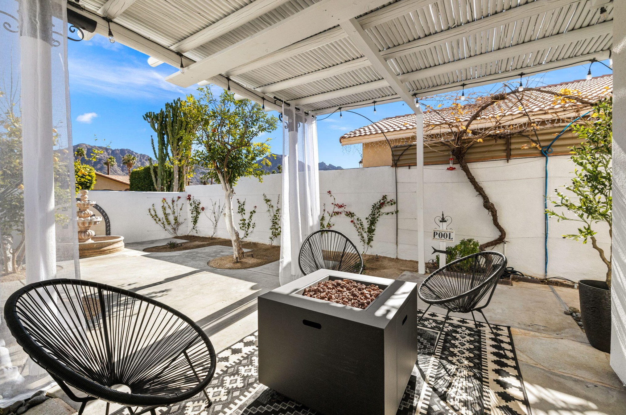52815 Avenida Alvarado, La Quinta CA  92253-3318 exterior