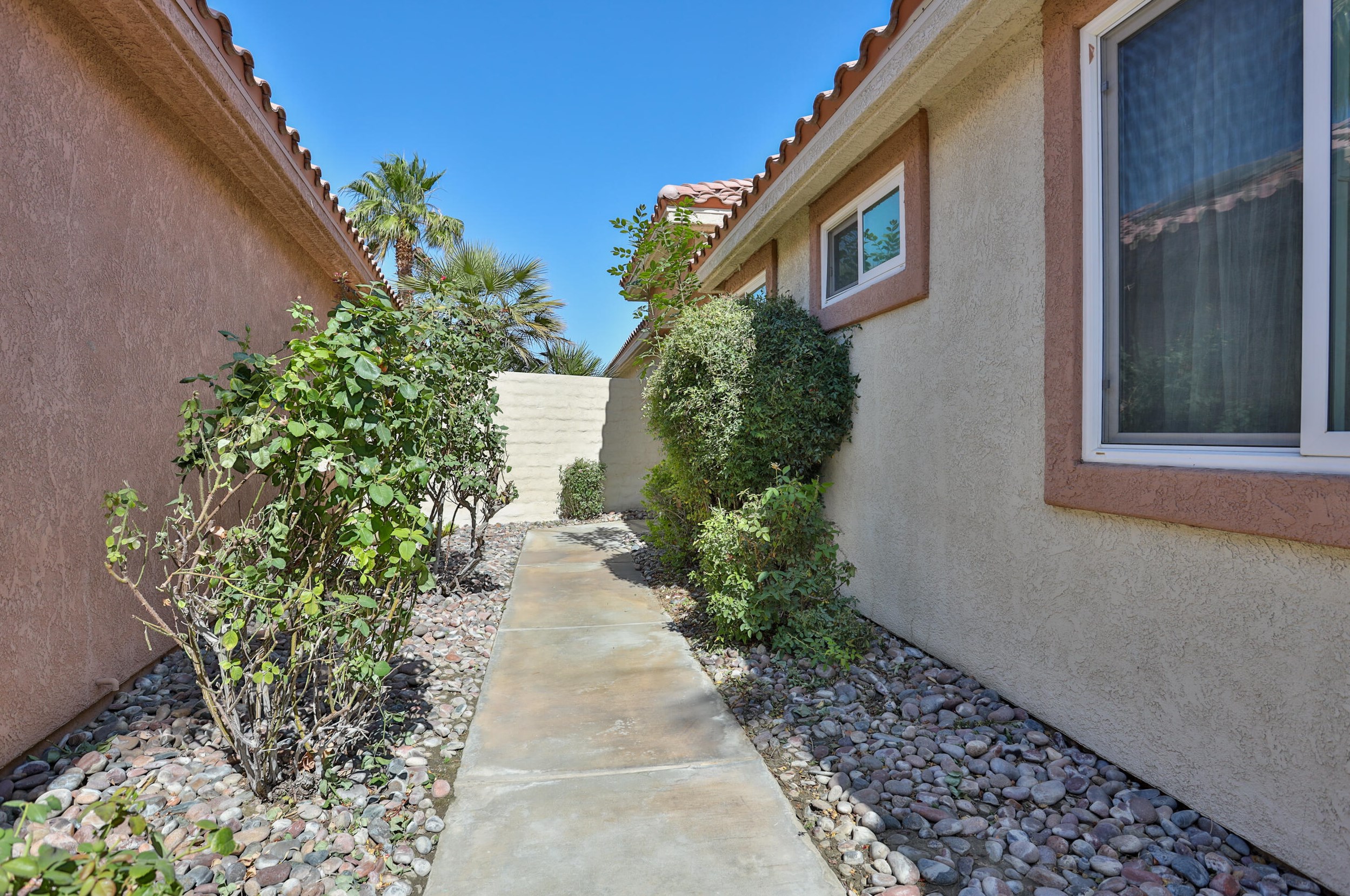 42521 Saladin Dr, Palm Desert, CA 92211-0965