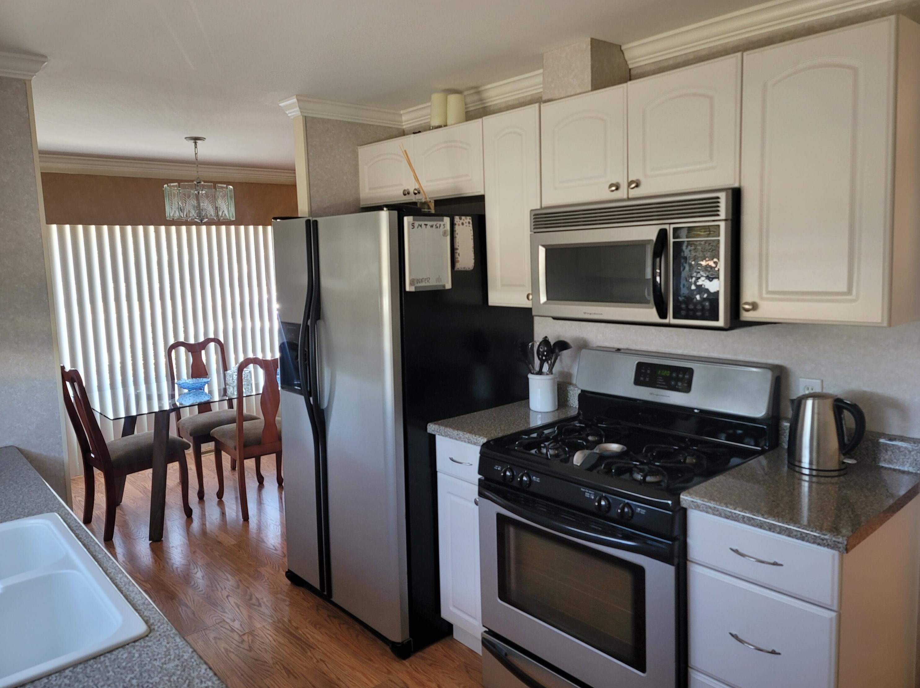 73151 Broadmoor Dr, Thousand Palms, CA 92276-3905