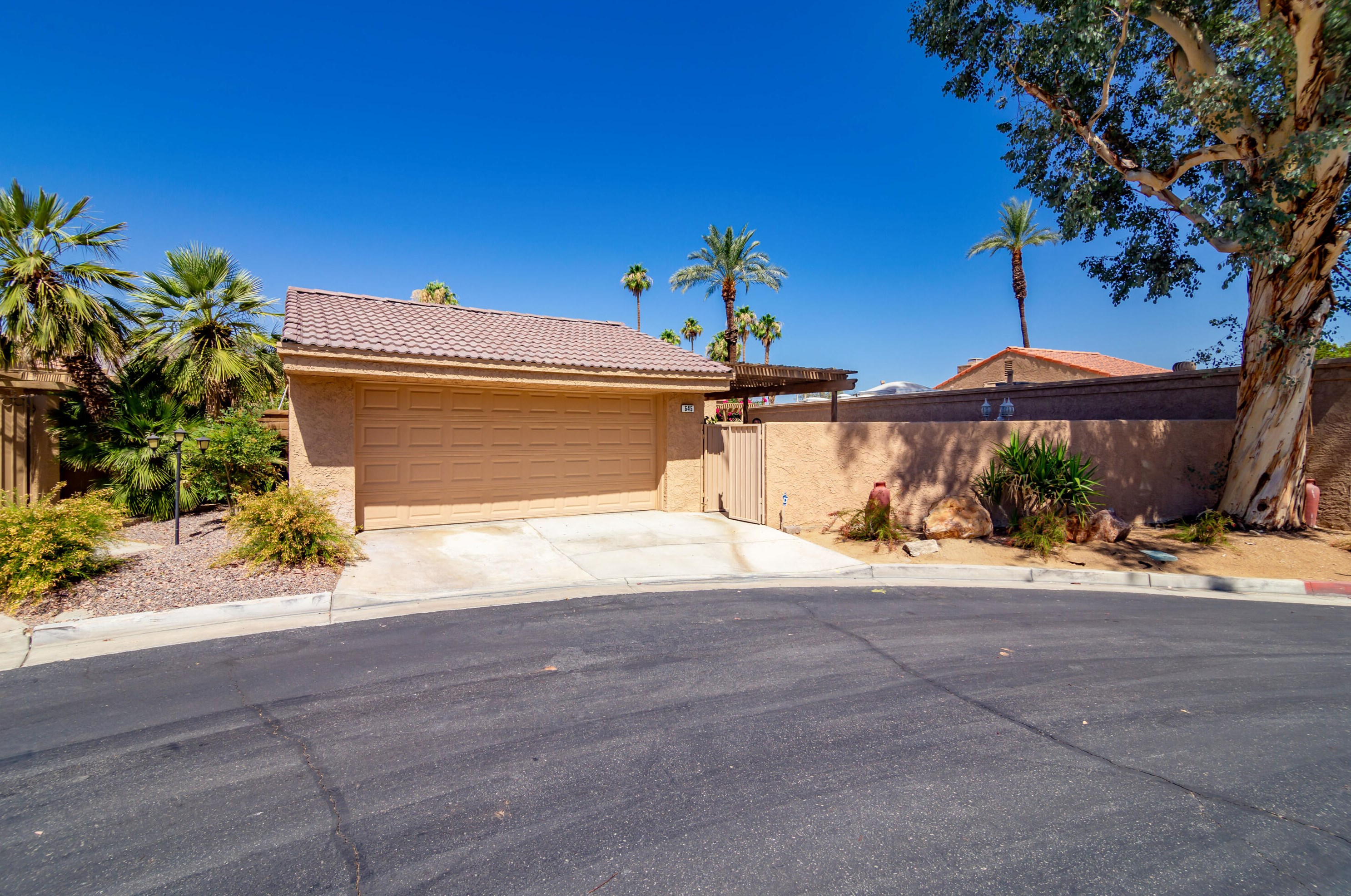 44645 Monaco Cir, Palm Desert CA  92260-8547 exterior