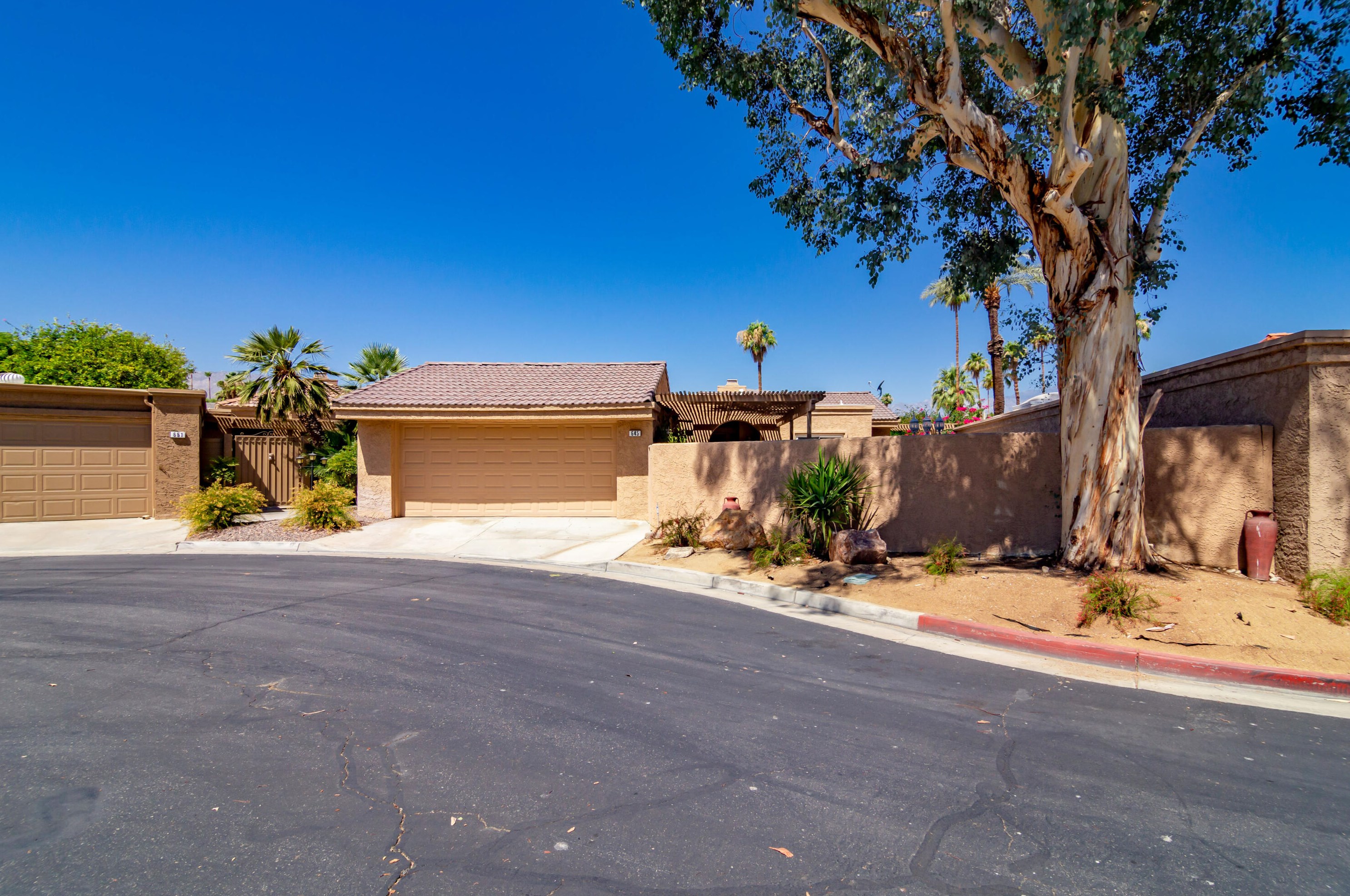 44645 Monaco Cir, Palm Desert CA  92260-8547 exterior
