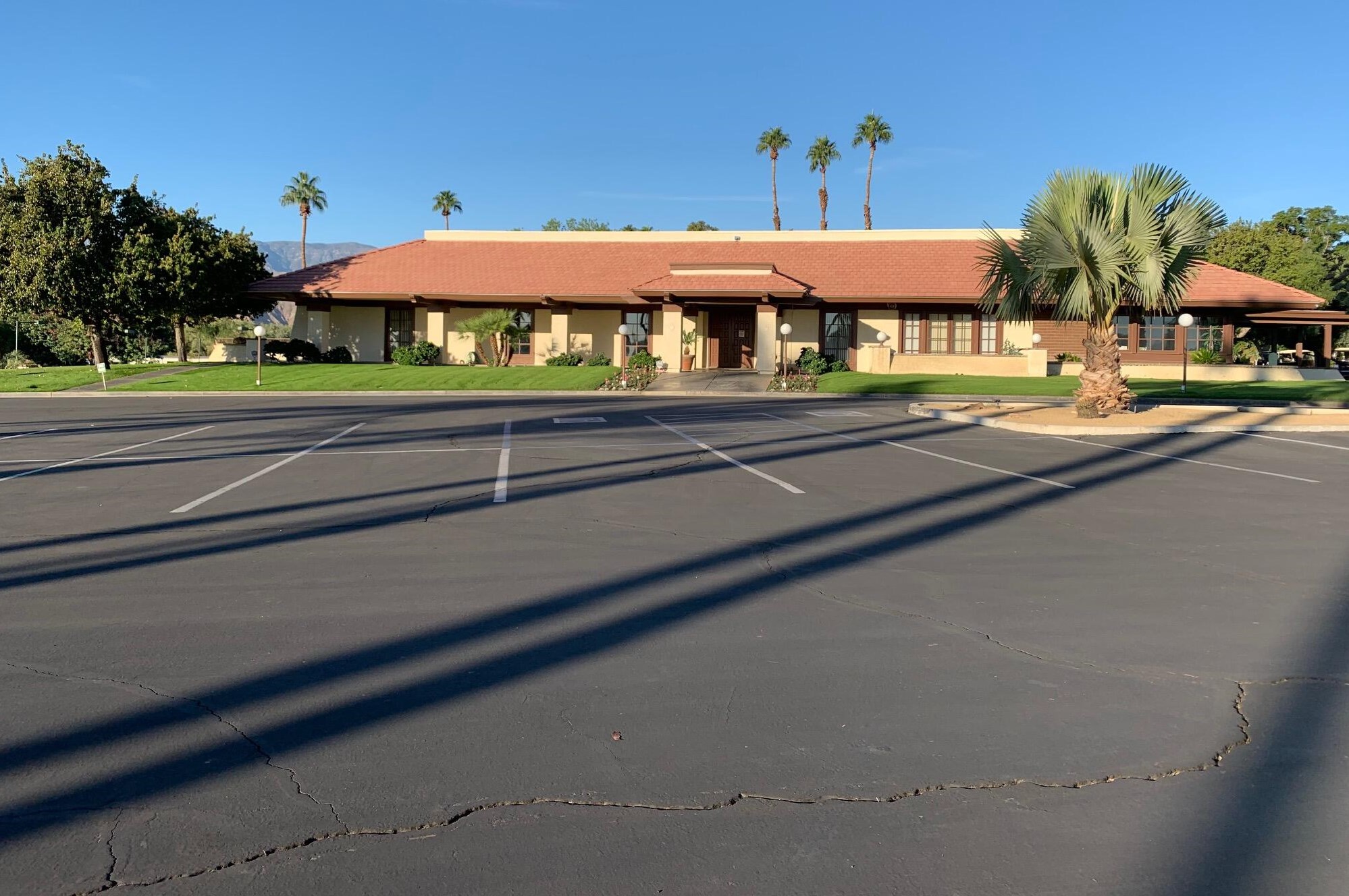 73450 Country Club Dr, Palm Desert CA  92260-8601 exterior