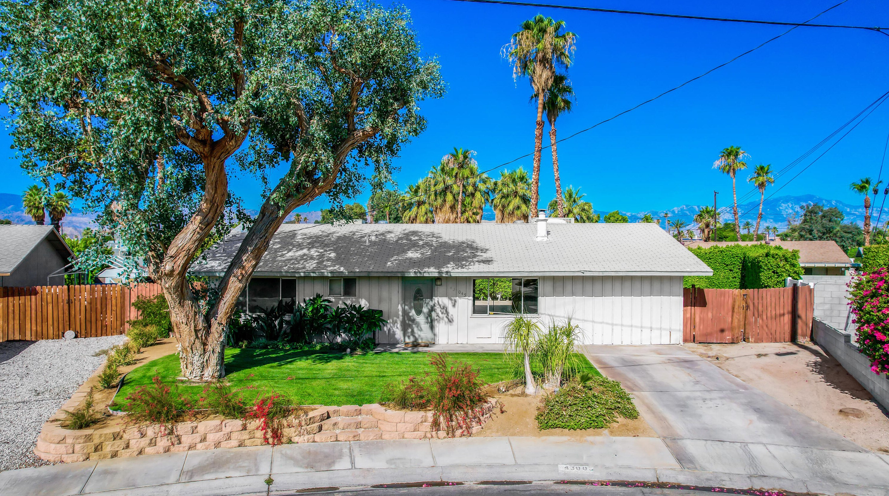 43045 Delaware St, Palm Desert, CA 92211-7851