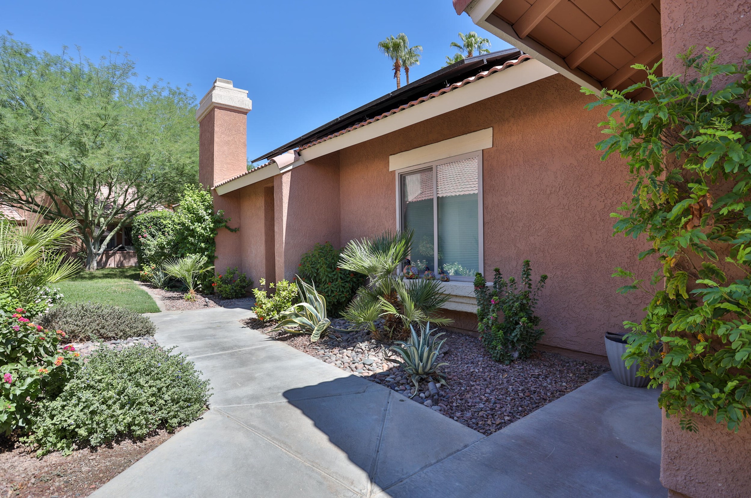 42297 Sultan Ave, Palm Desert, CA 92211-7674