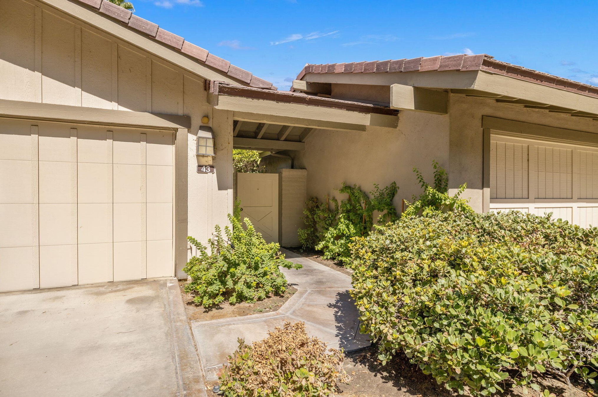 43 Blue River Dr, Palm Desert, CA 92211-3253