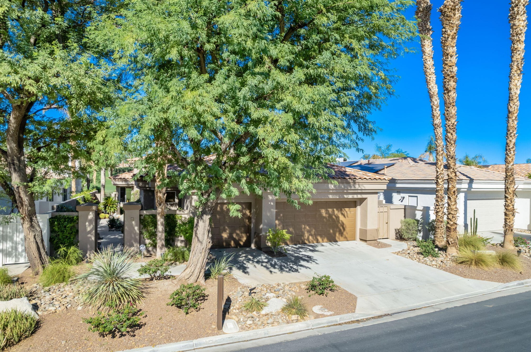 293 Desert Holly Dr, Palm Desert, CA 92211-7410