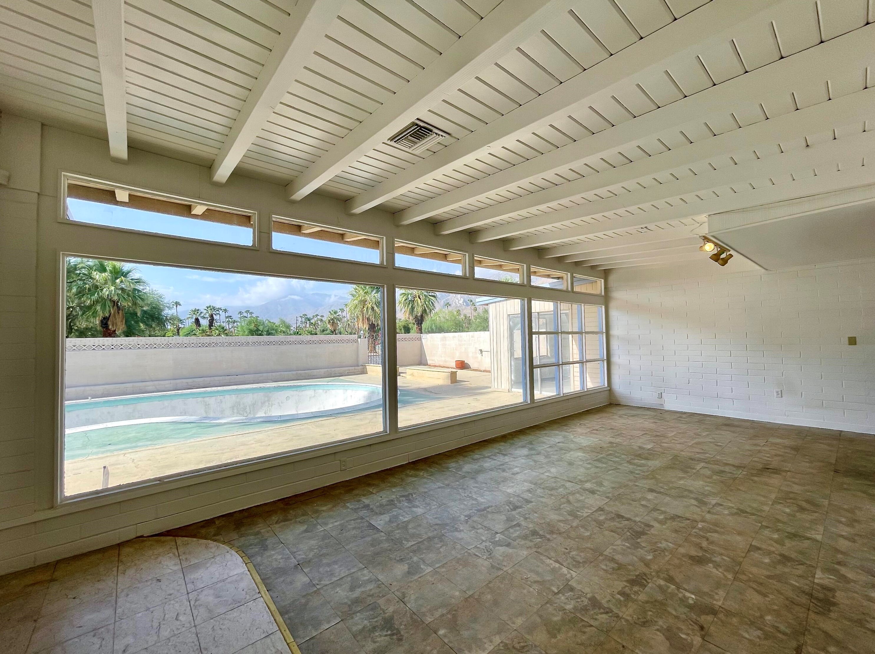 1626 Riverside Dr, Palm Springs, CA 92264-8161