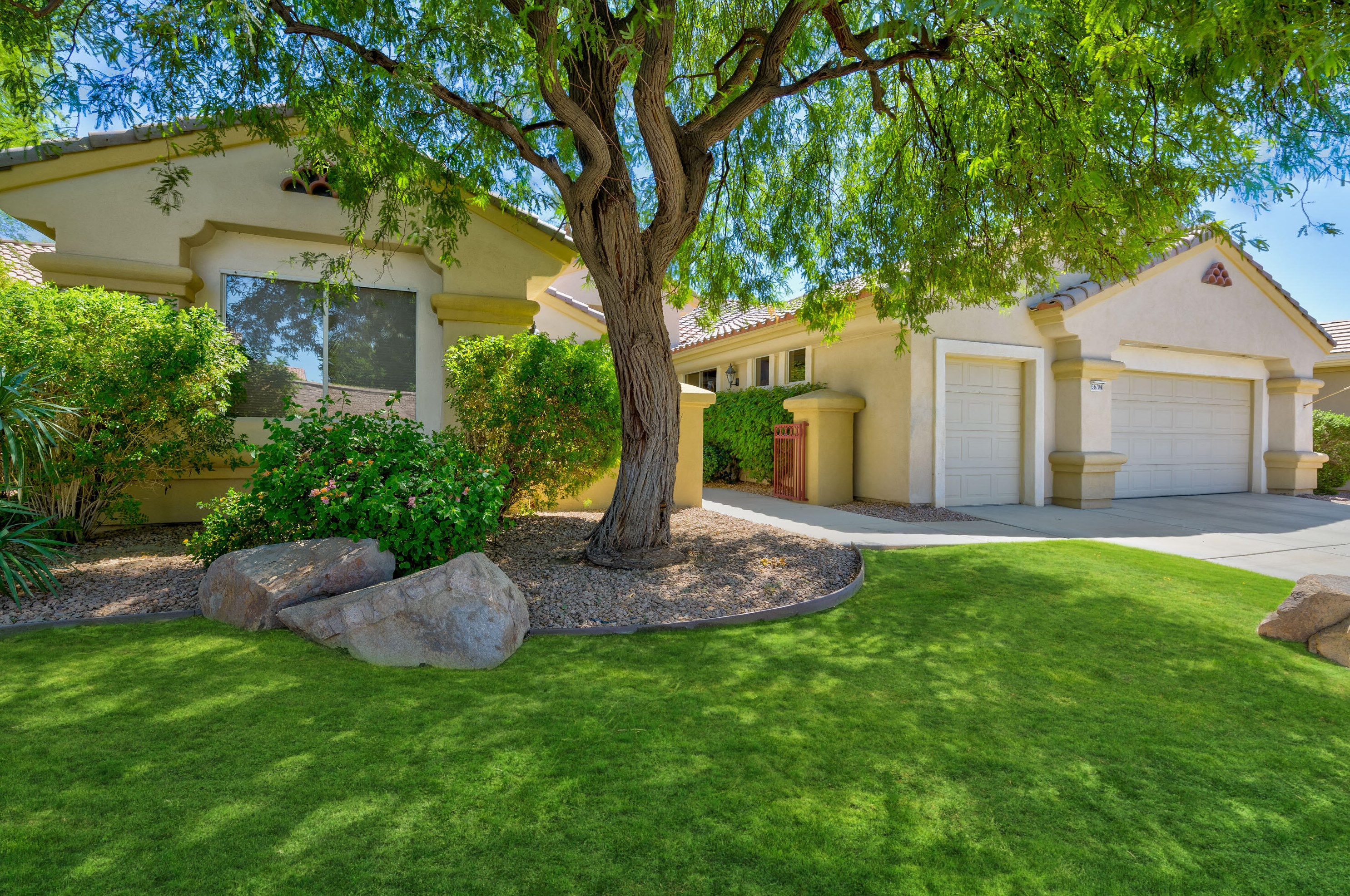 36704 Emerald Cv, Palm Desert, CA 92211-6311