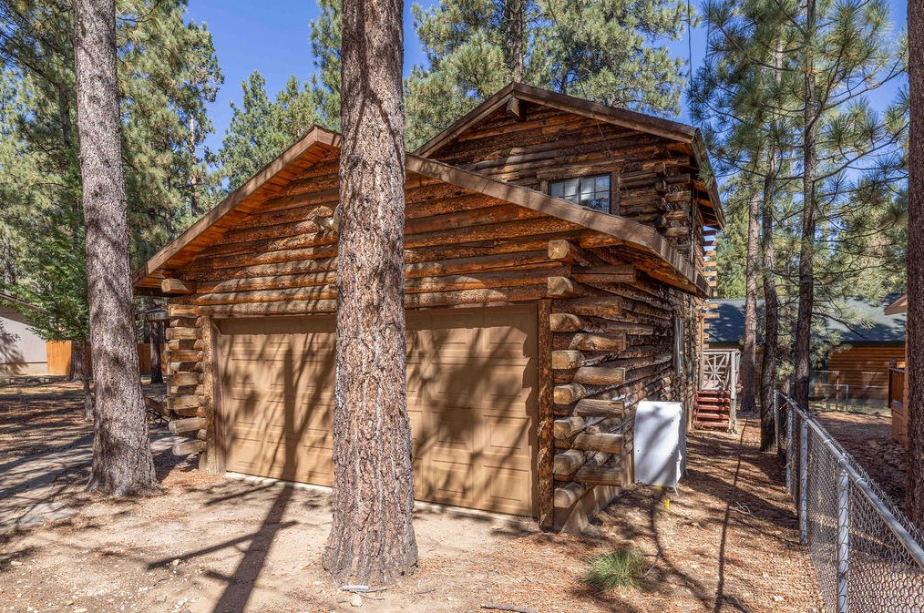 2017 Mahogany Ln, Big Bear City, CA 92314