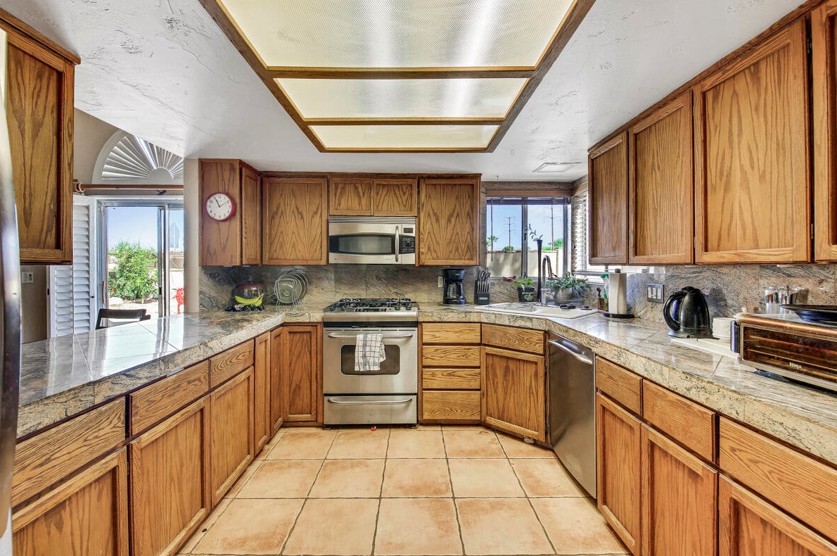 35015 Plumley Rd, Cathedral City CA  92234-7055 exterior