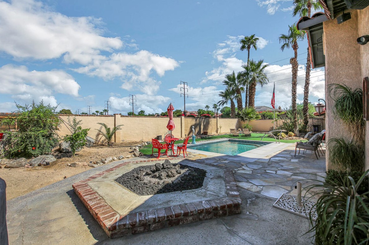 35015 Plumley Rd, Cathedral City CA  92234-7055 exterior