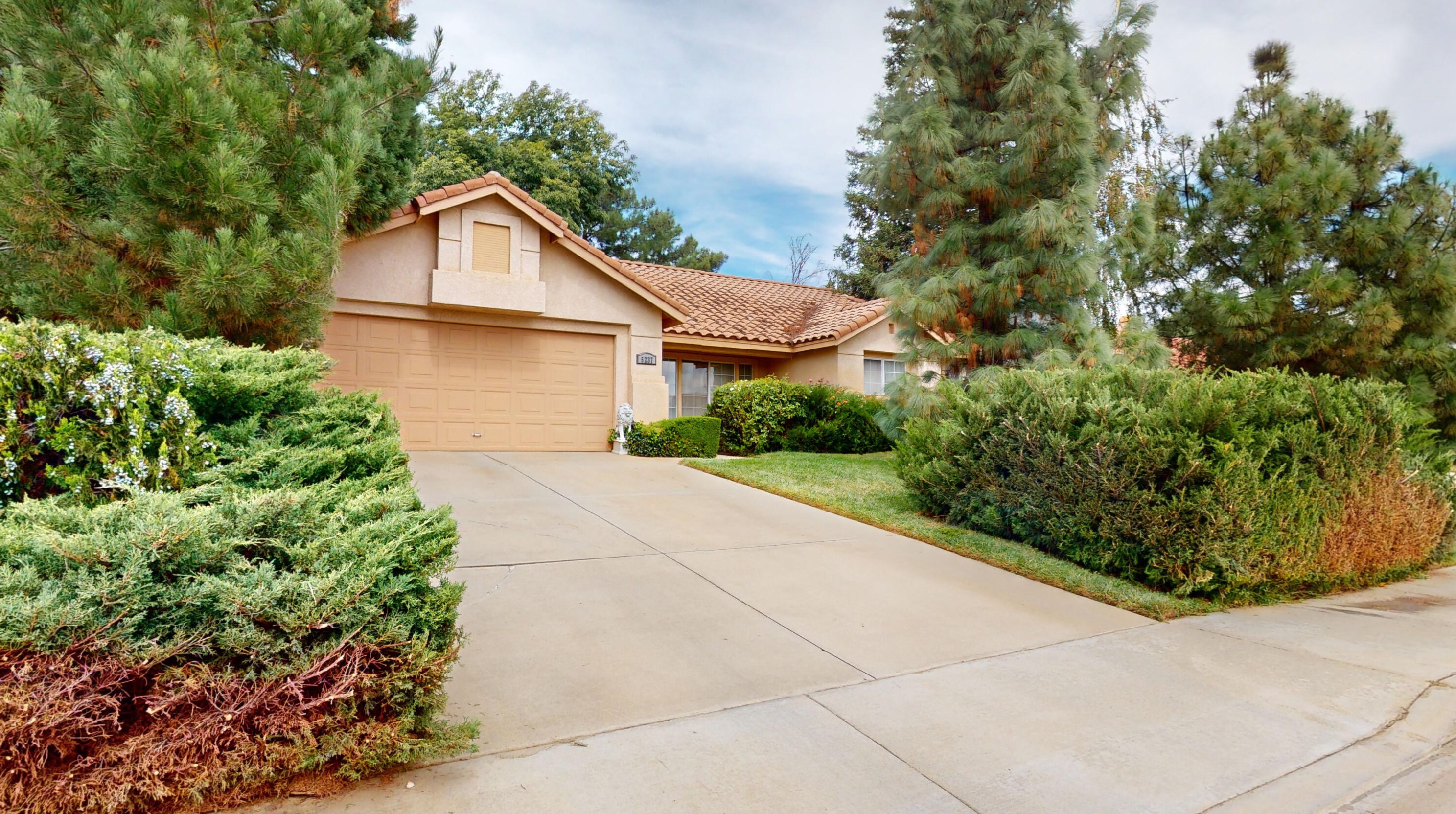 5237 Prospector Cir, Banning, CA 92220-3327